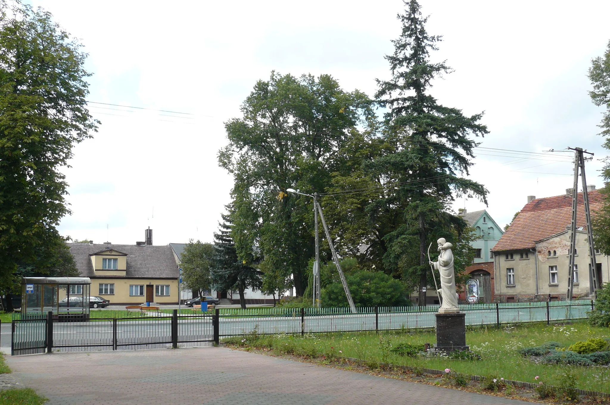 Photo showing: Boruja Koscielna, Koscielny Pleace. Center of village.