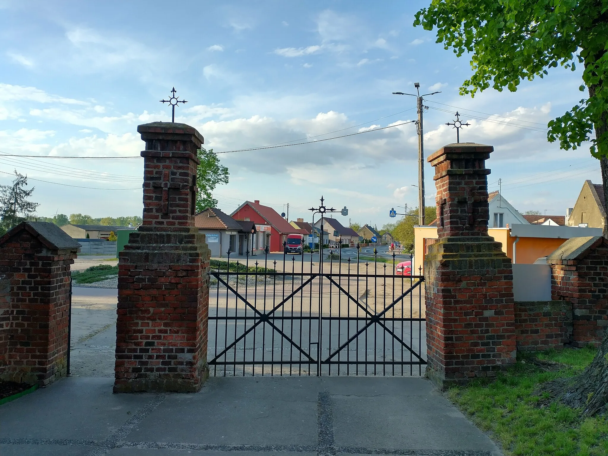 Photo showing: Kościół świętej Katarzyny w Głuchowie – rzymskokatolicki kościół parafialny należący do parafii pod tym samym wezwaniem (dekanat stęszewski archidiecezji poznańskiej).