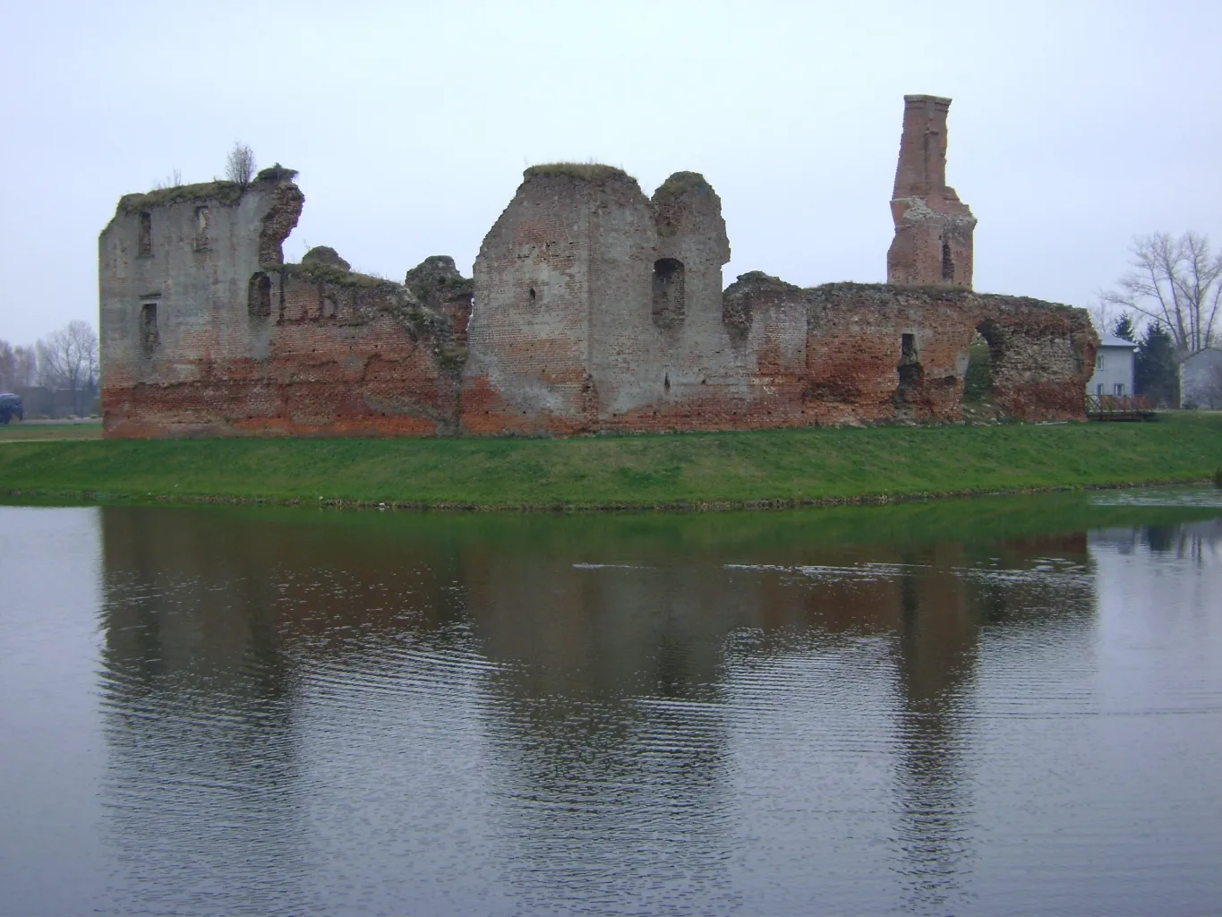 Photo showing: ruiny zamku w Besiekierach, pow. łęczycki