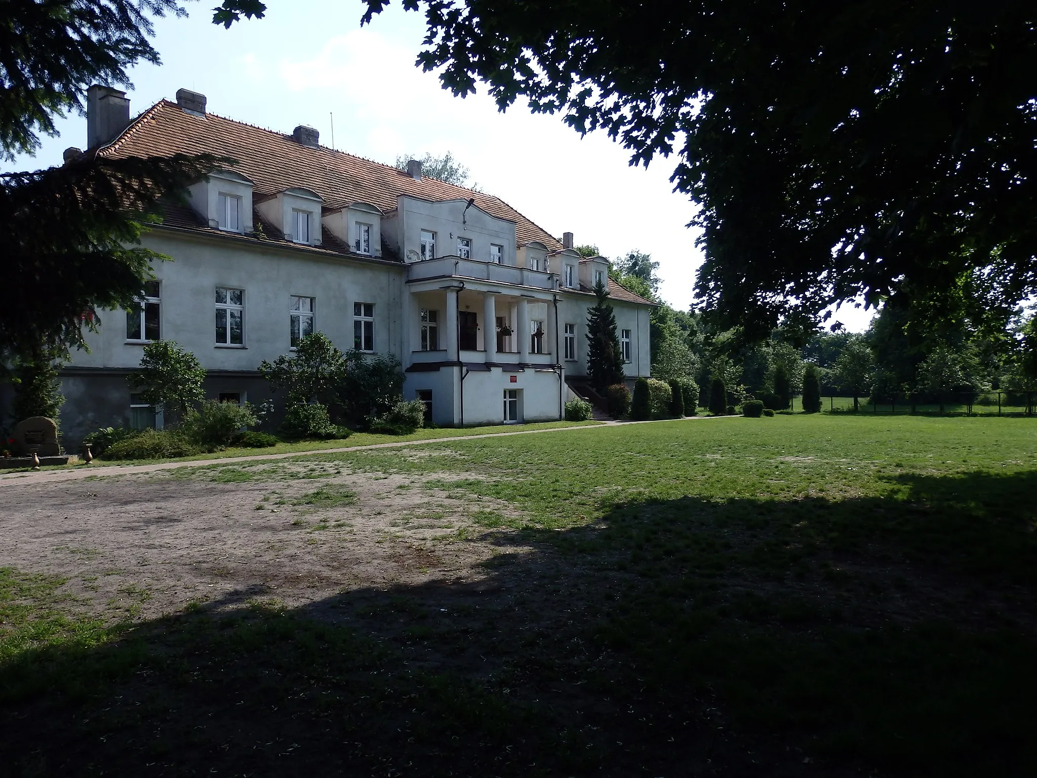 Photo showing: Pałac Lipskich w Szczurach, obecnie szkoła podstawowa