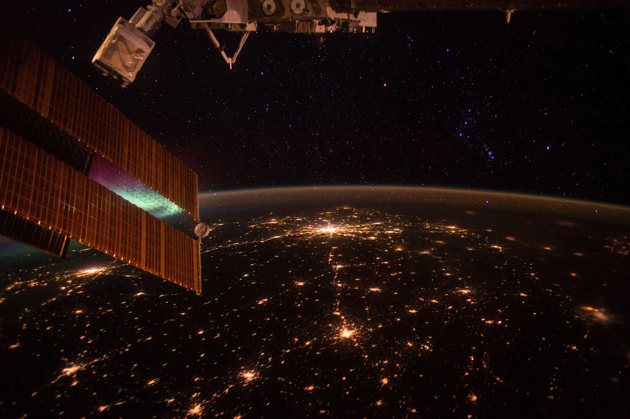 Photo showing: View of Earth taken during ISS Expedition 45.