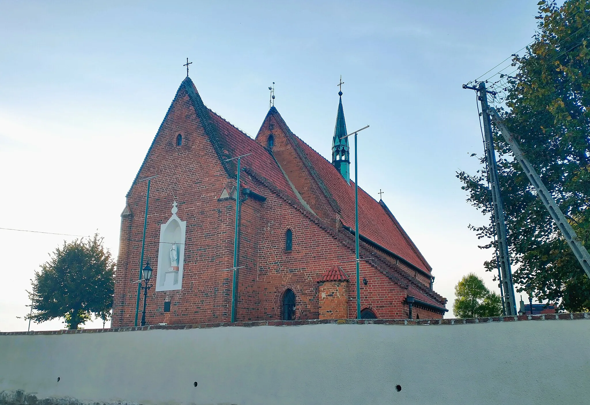 Photo showing: Kościół świętego Marcina z Tours – rzymskokatolicki kościół parafialny należący do parafii pod tym samym wezwaniem (dekanat gostyński archidiecezji poznańskiej).