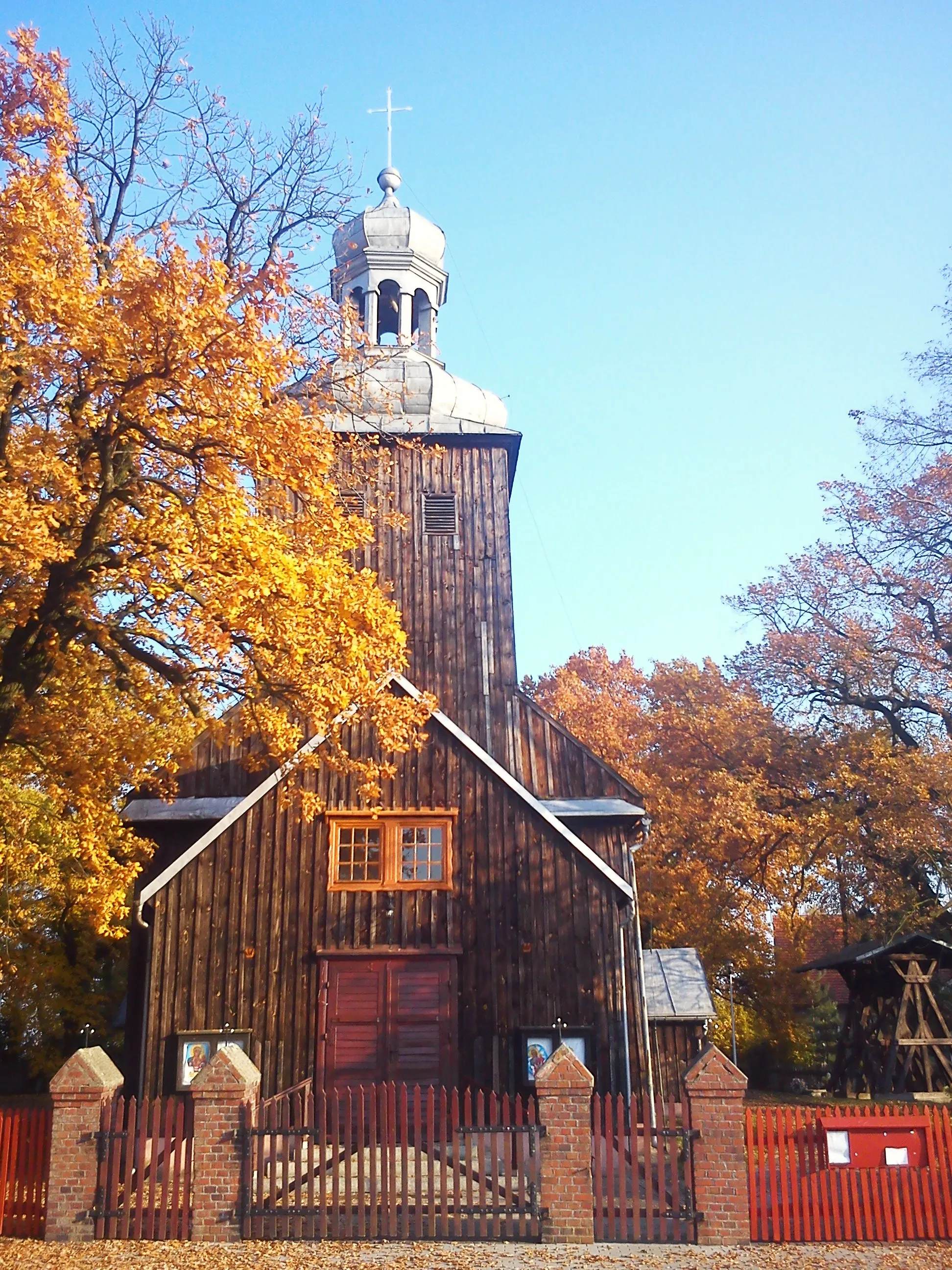Photo showing: Sławoszew, church.