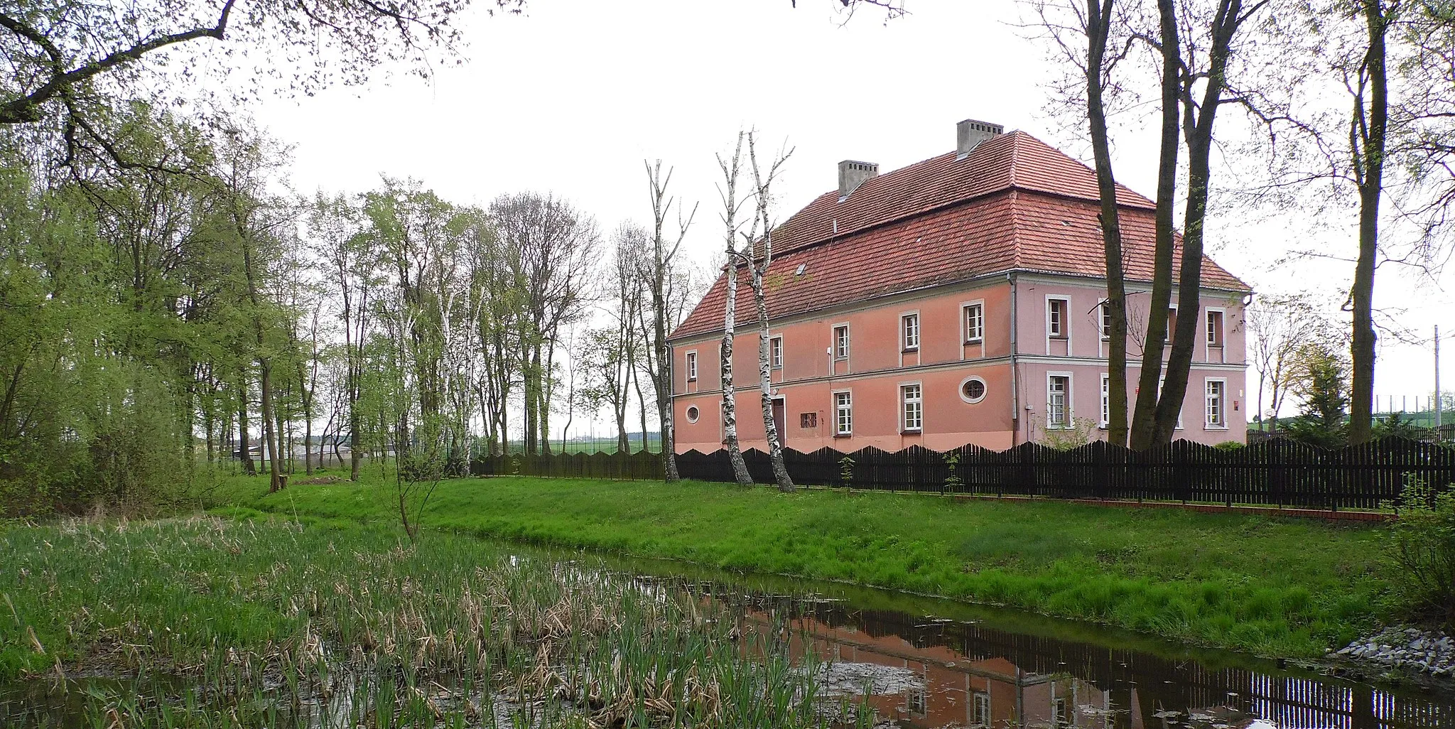 Photo showing: Mansion of the XVIII - XIX century (p. Mon. - E.) Rojęczyn / gm. Rydzyna / area. Leszno / province. Greater Poland / Poland