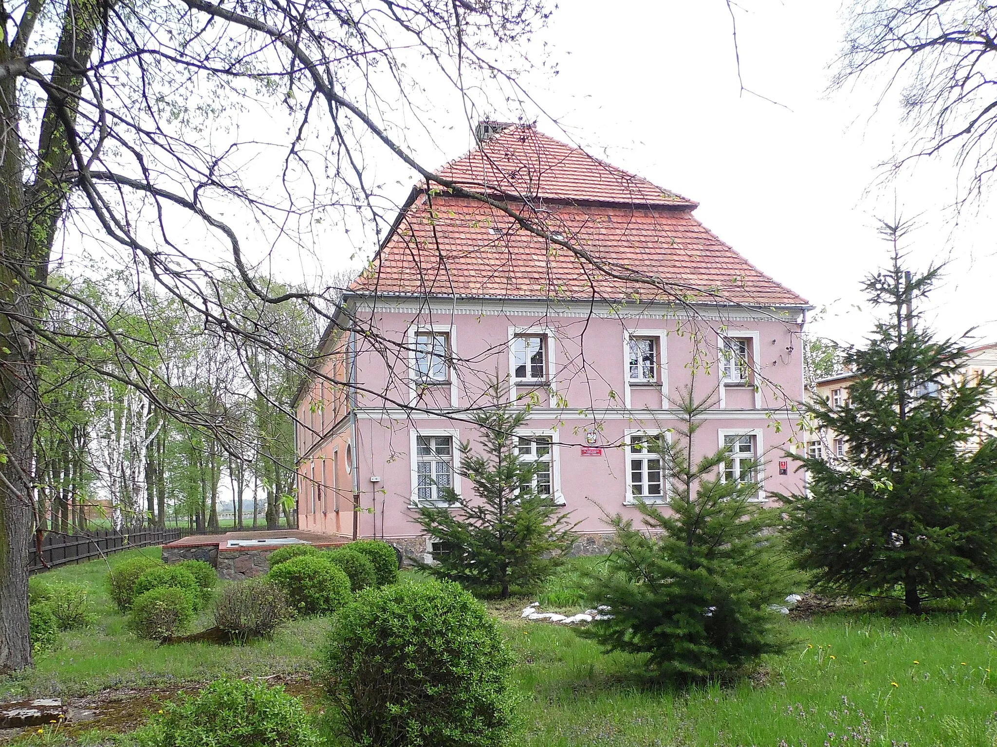 Photo showing: Mansion of the XVIII - XIX century (p. Mon.) Rojęczyn / gm. Rydzyna / area. Leszno / province. Greater Poland / Poland