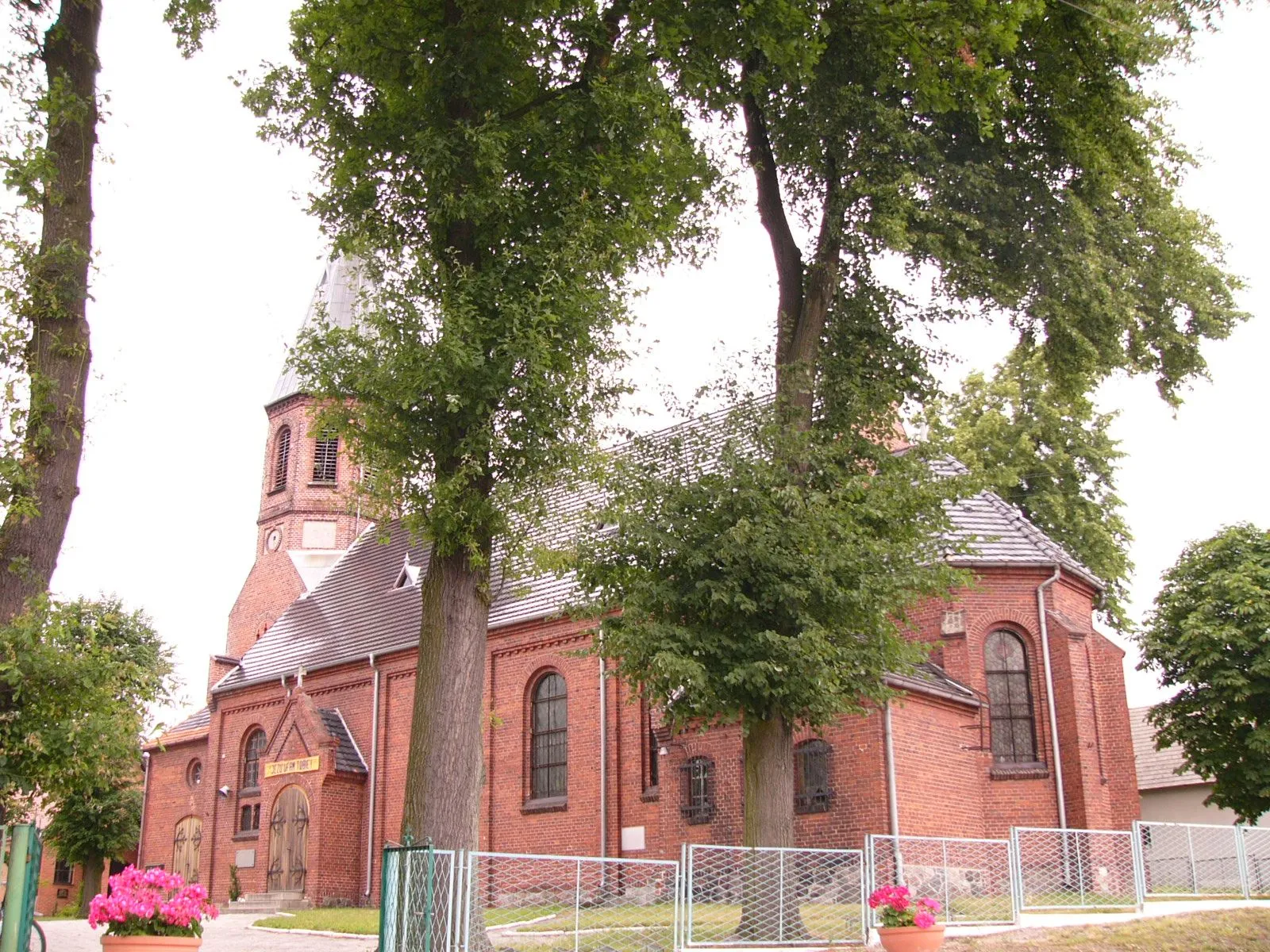 Photo showing: Neogotycki kościół św. Bartłomieja w Rogaszycach (Wielkopolska)