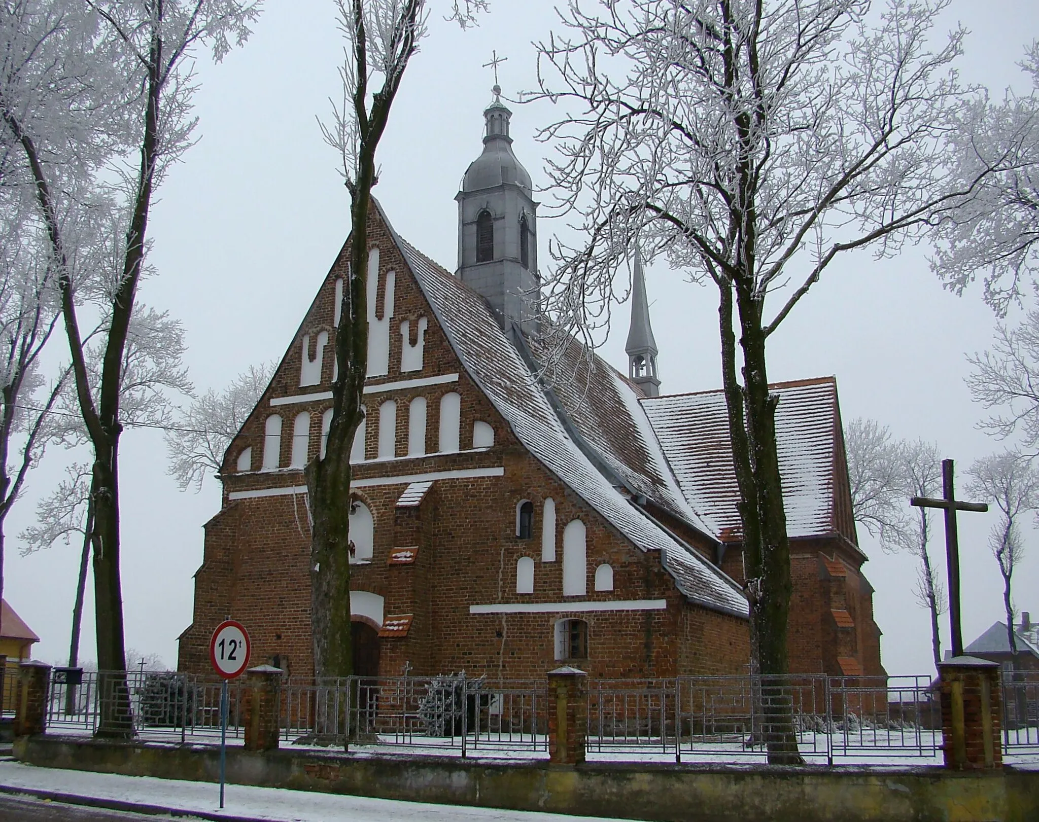 Photo showing: Rajsko - kościół w zimowej szacie