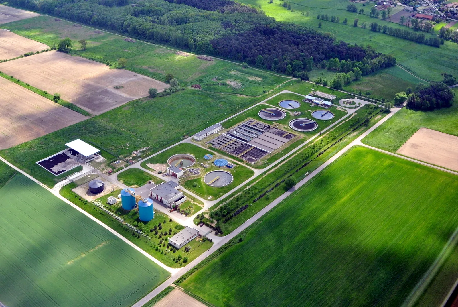 Photo showing: Conventional municipal wastewater treatment plant in Rąbczyn, Ostrów Wielkopolski County