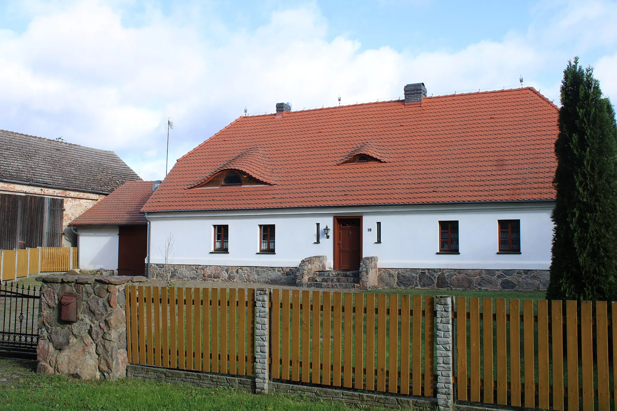 Photo showing: Budynek nr 10 we wsi Pracze