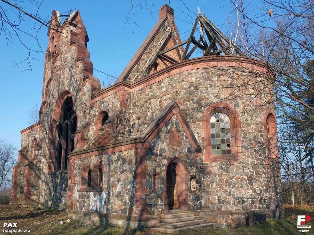 Photo showing: Ruina kościoła w Pisarzowicach.