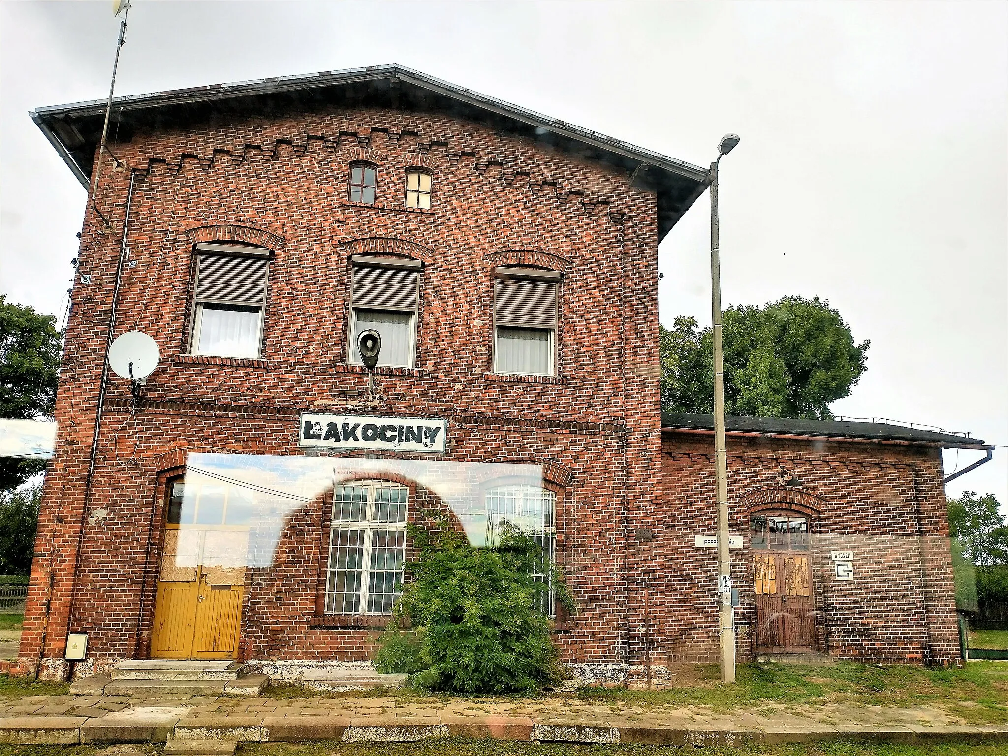 Photo showing: Dworzec w Łąkocinach.