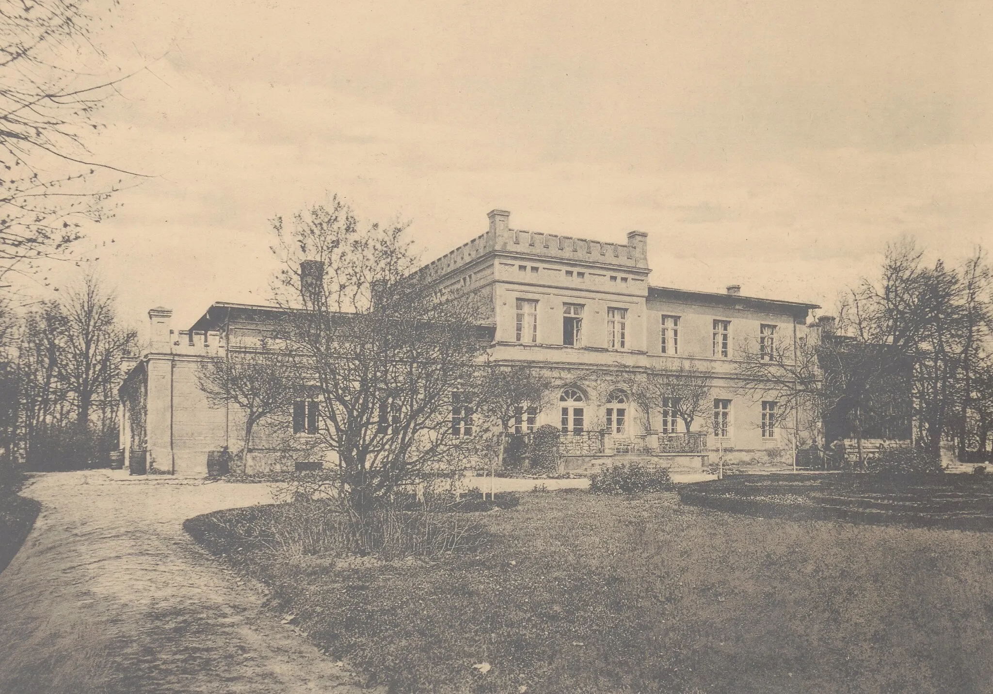 Photo showing: Adres wydawniczy: Poznań : L. Durczykiewicz w Czempiniu, 1912 (Poznań : "Praca") Opis fizyczny: 42 s., [121] s. fot. ; 36 cm