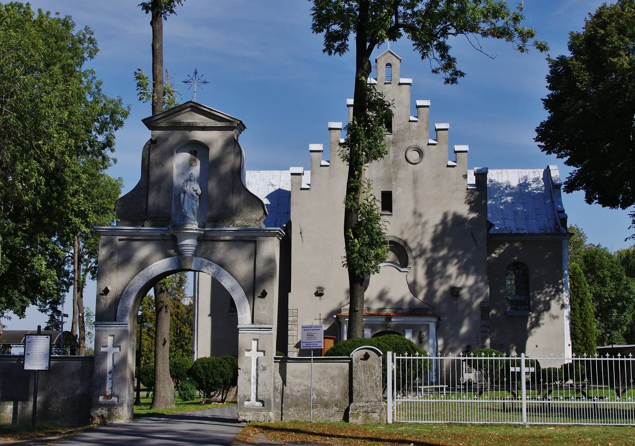Photo showing: Kościelna Wieś, ul. Kościelna 4 - kościół pw. św. Wawrzyńca z 2. połowy XII w., 1760, 1877