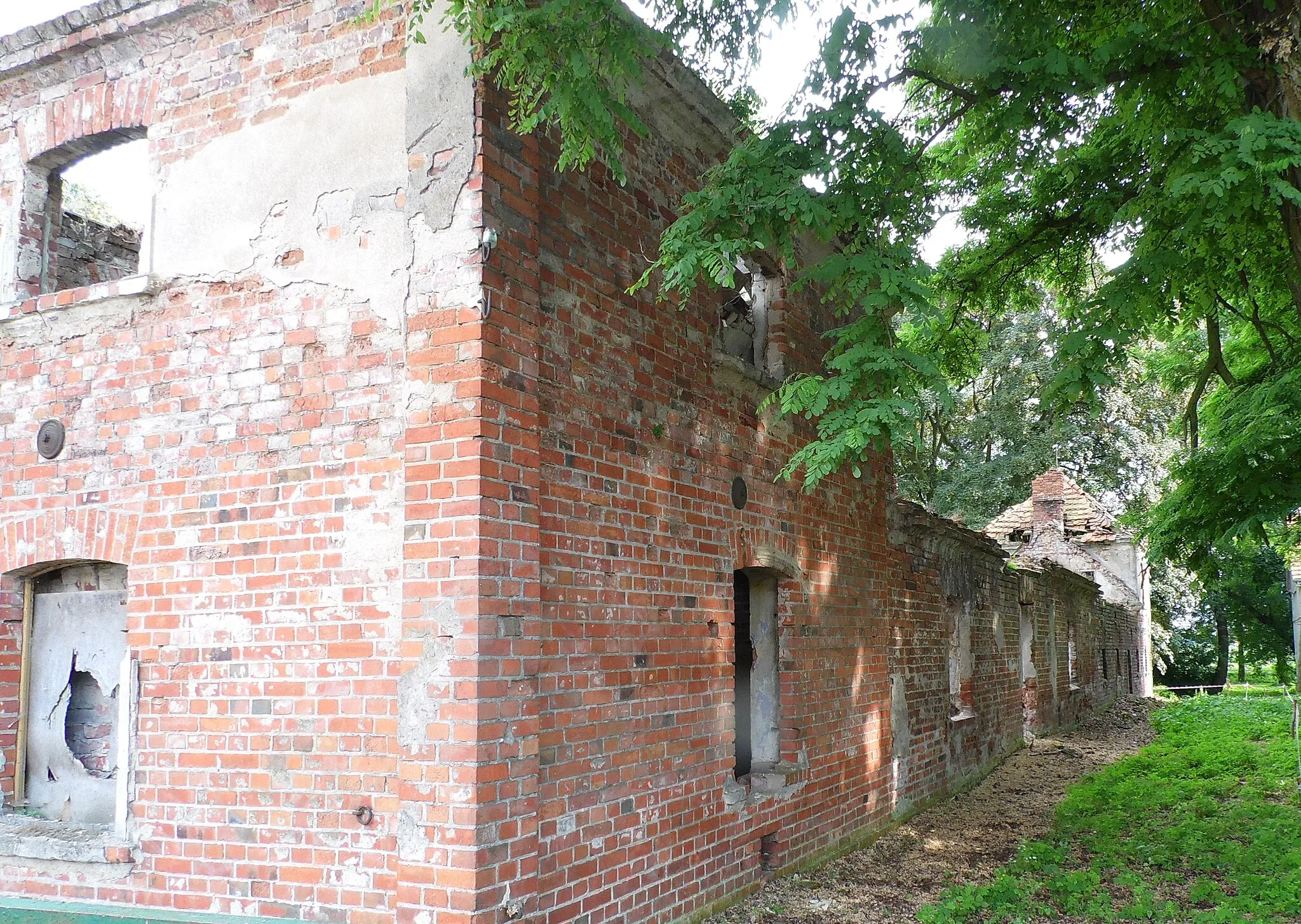 Photo showing: Manor of the nineteenth / twentieth century outbuilding park - Klonowiec / Region Lipno / Leszno district / province. Greater Poland / Poland