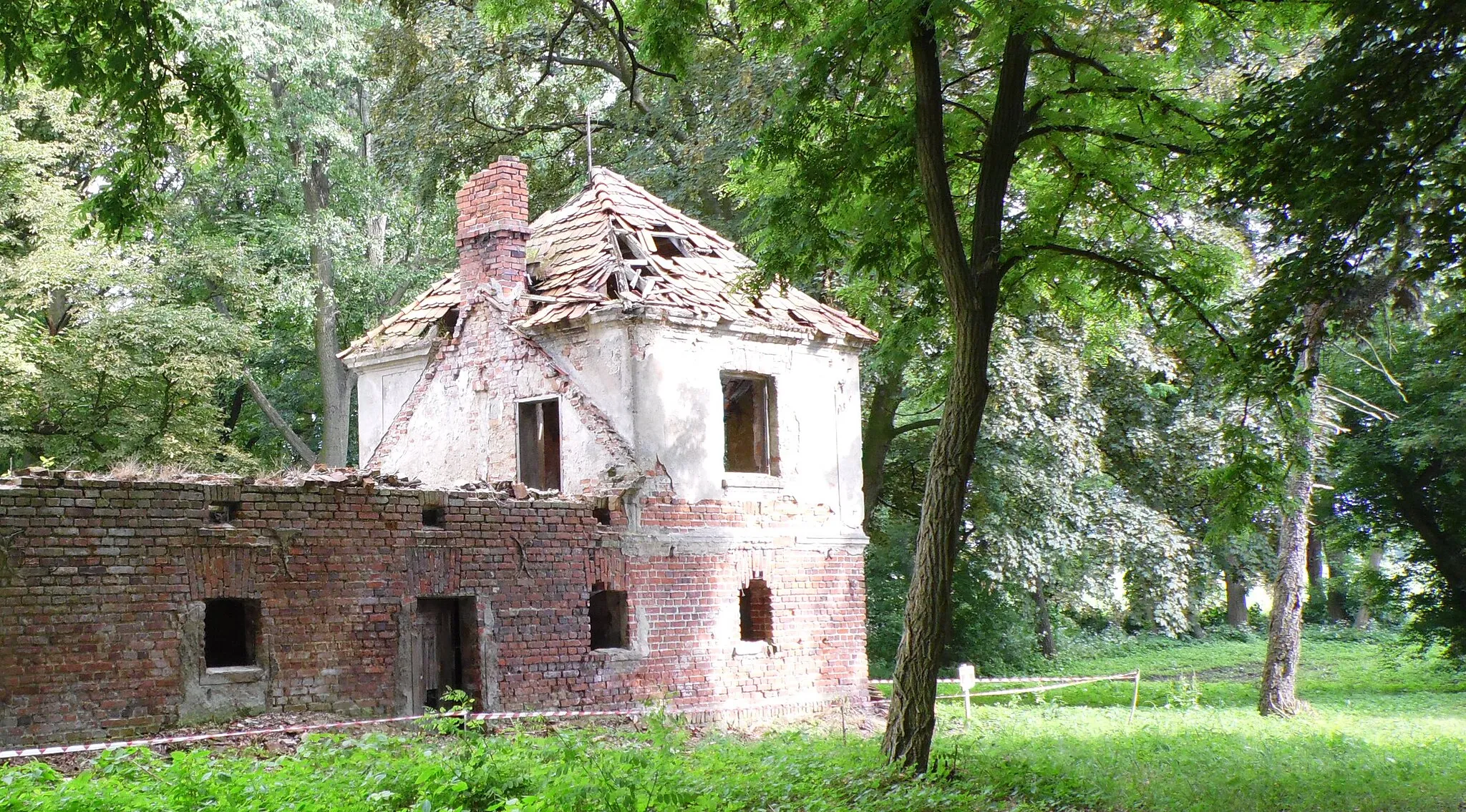 Photo showing: Manor of the nineteenth / twentieth century outbuilding park - Klonowiec / Region Lipno / Leszno district / province. Greater Poland / Poland