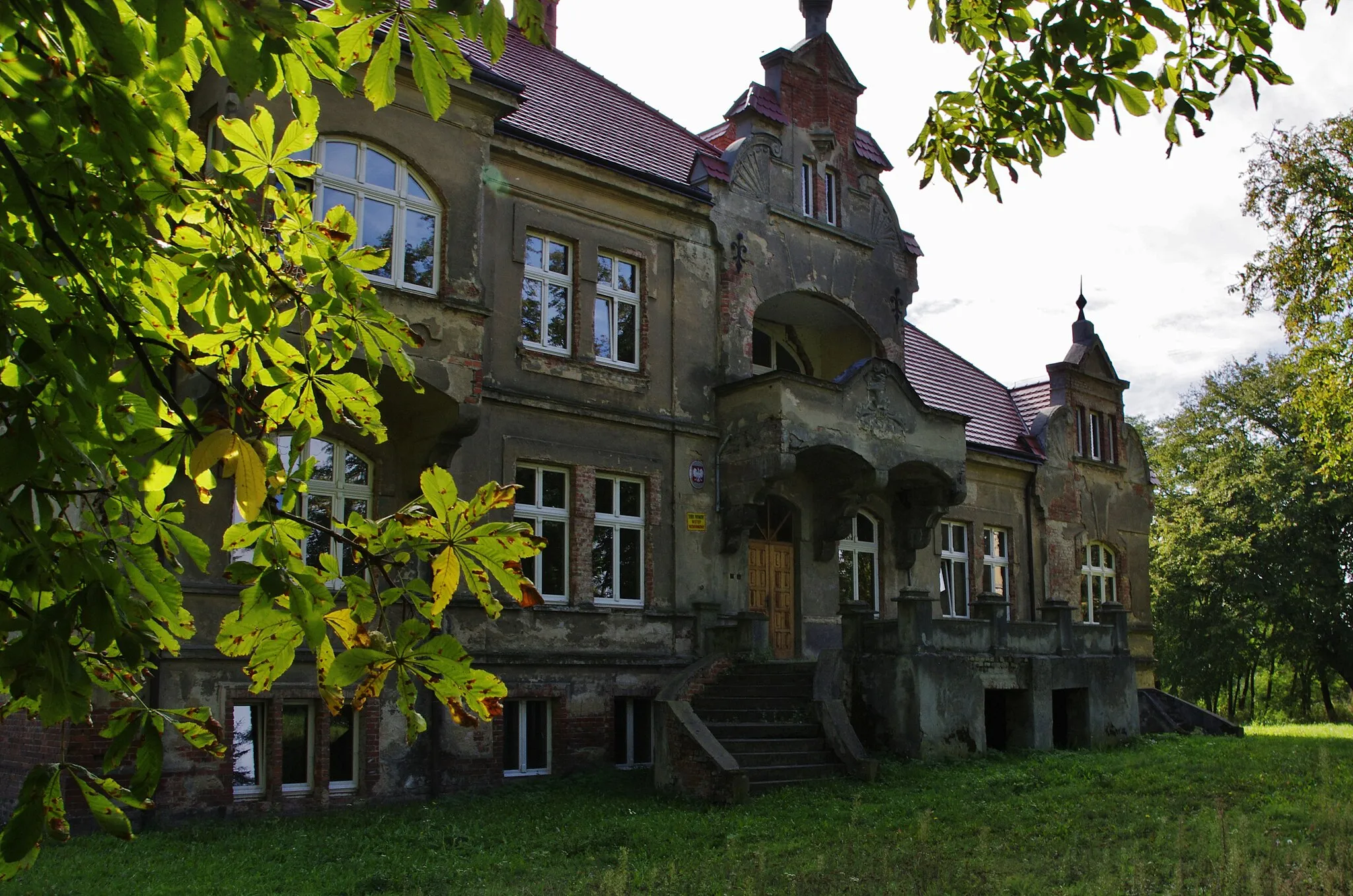 Photo showing: Czechel - zespół pałacowy z około 1900 r.: pałacyk (obecnie szkoła), park (zabytek nr 507)