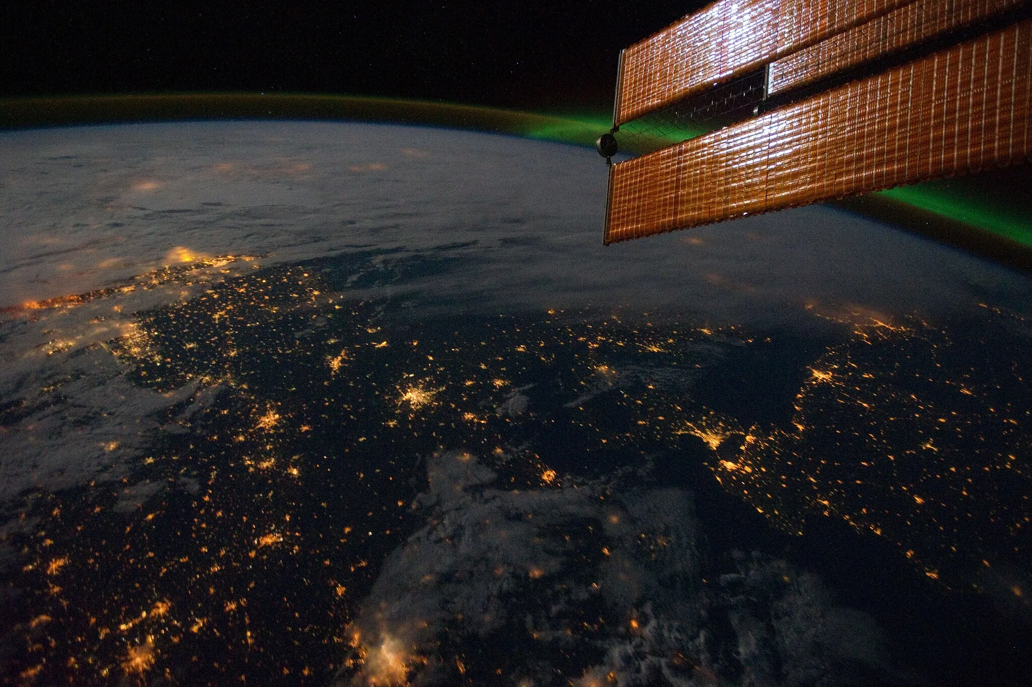 Photo showing: View of Earth taken during ISS Expedition 29.