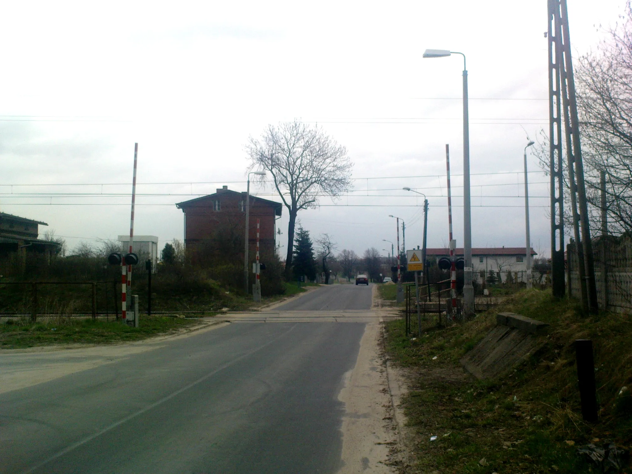 Photo showing: Chludowo przejazd kolejowy na ulicy Dworcowej.