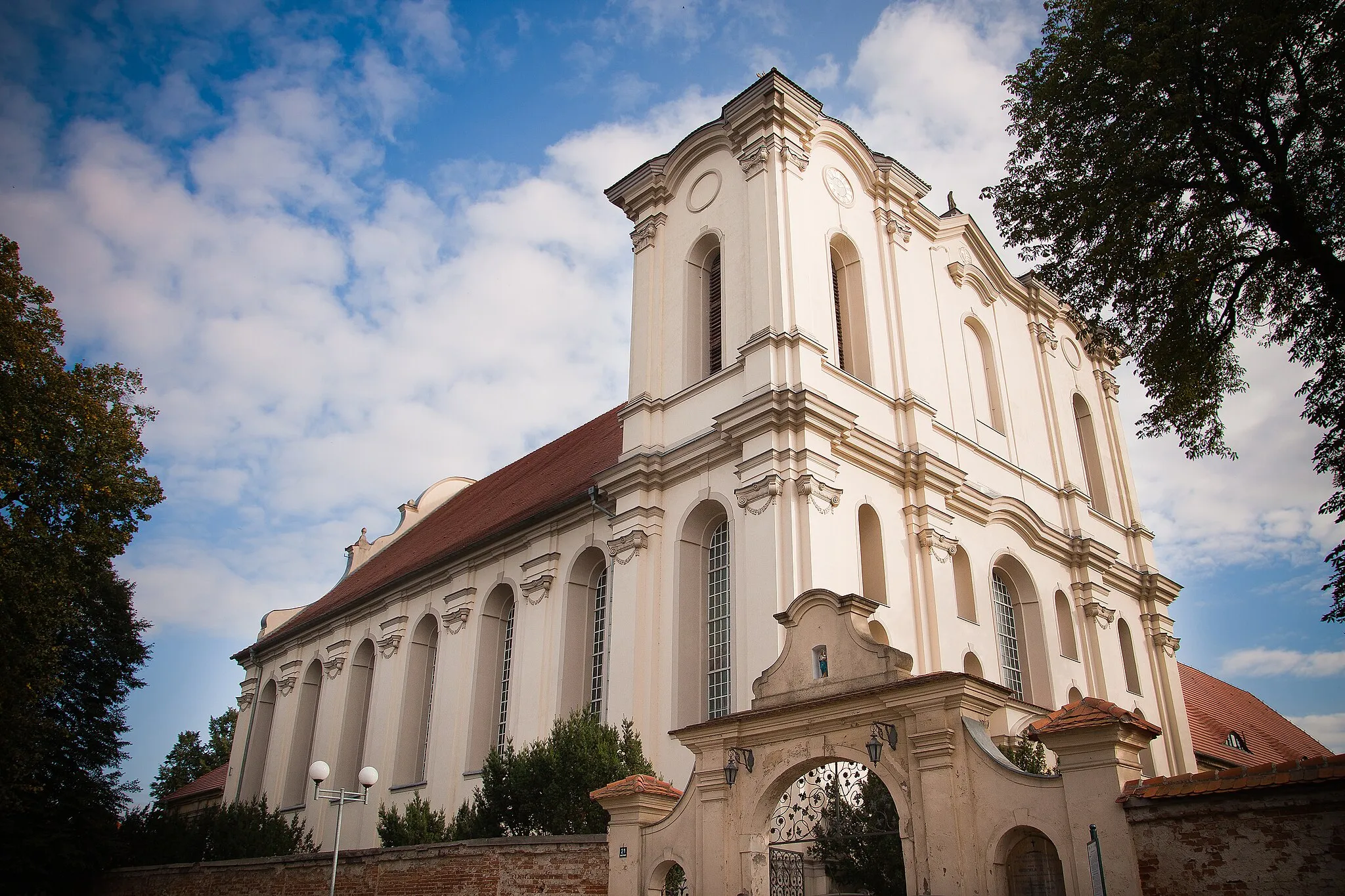 Photo showing: Wągrowiec - zespół klasztorny cystersów kościół, obecnie parafialny pw. Wniebowzięcia NMP.
This is a photo of an object of cultural heritage inscribed in the registry of the Greater Poland Voivodeship with number AK-I-11a/261.