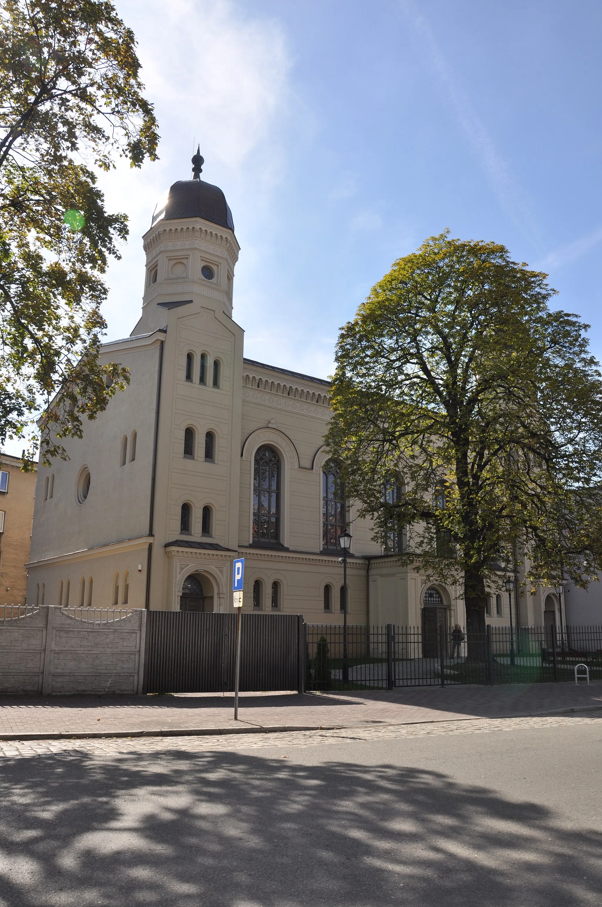 Photo showing: Ostrów Wielkopolski, ul. Raszkowska - synagoga z lat 1857-1860 (zabytek nr 434/A)