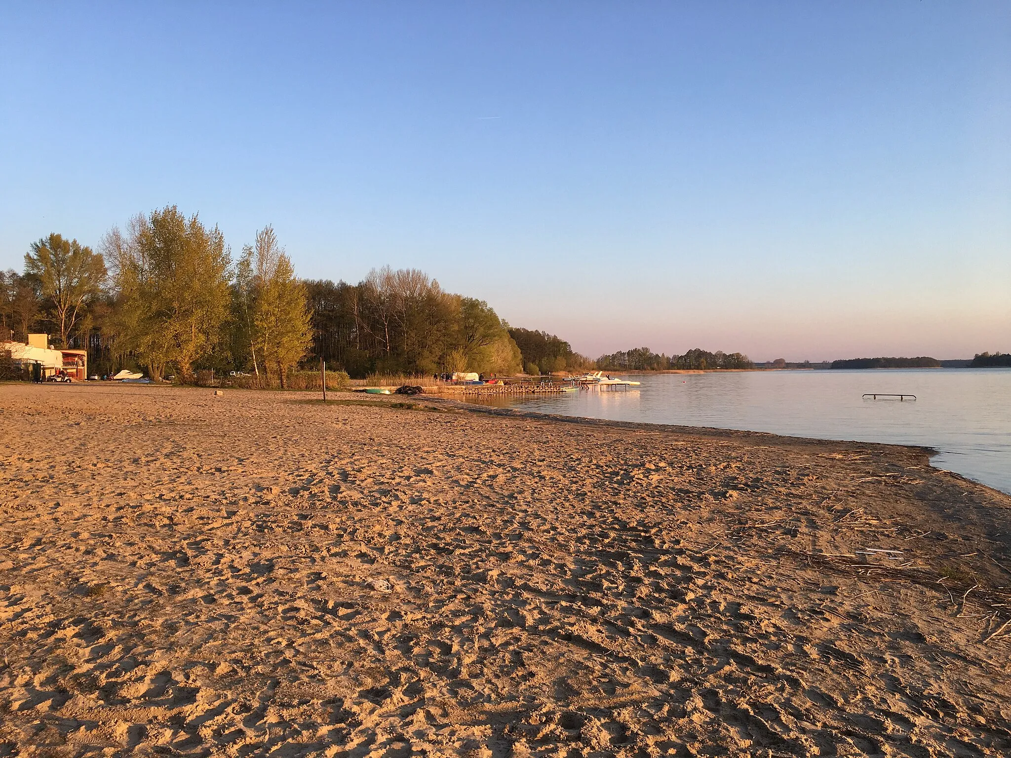 Photo showing: Skorzęcin plaża od drugiej strony