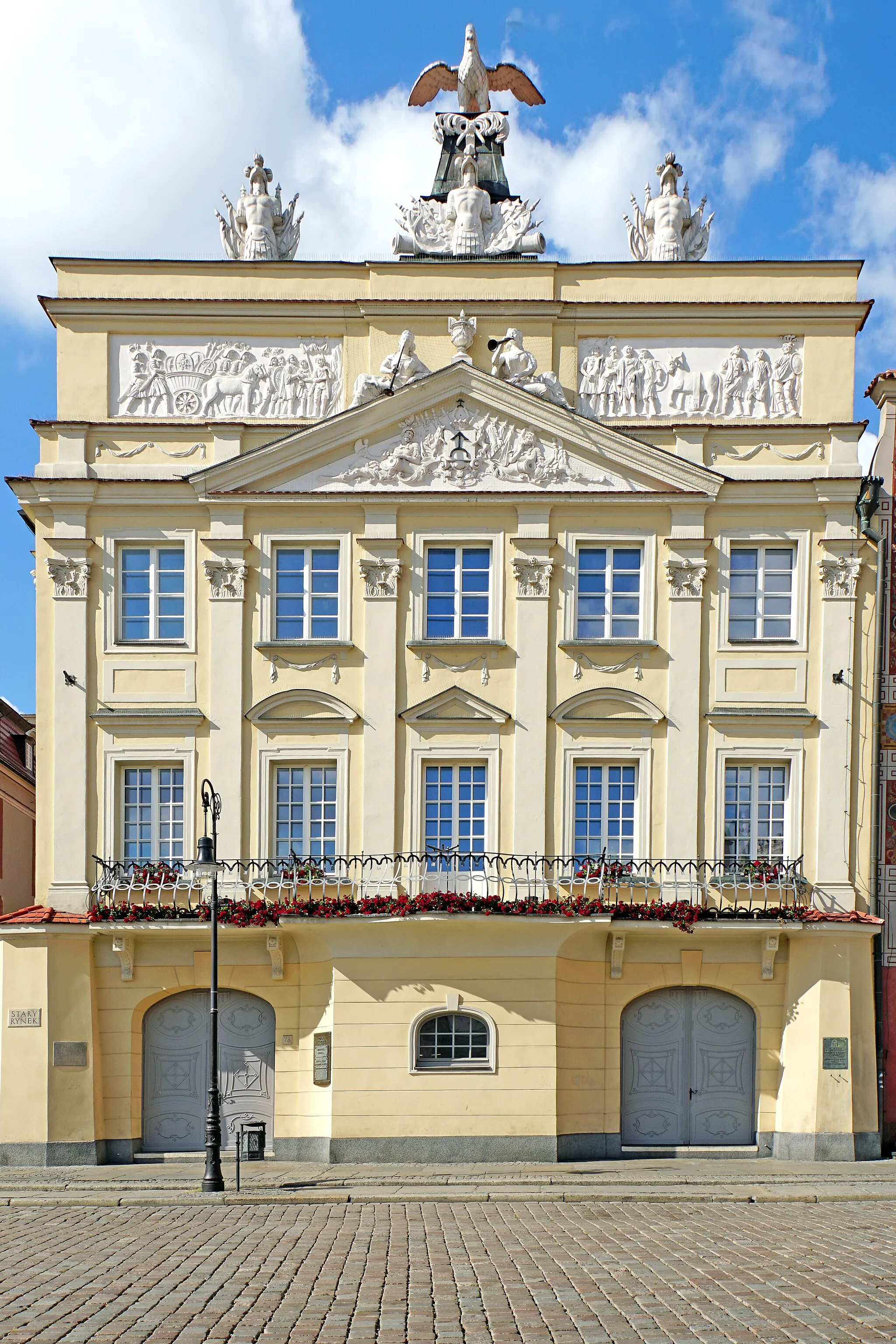 Photo showing: PLEASE, NO invitations or self promotions, THEY WILL BE DELETED. My photos are FREE to use, just give me credit and it would be nice if you let me know, thanks.

Działyński Palace was built in 1773 - 1776. The building features a rich stucco -decorated interior of its "Red Hall" and a façade decorated with sculptures. The palace serves as one of the locations of Kórnik Library today.