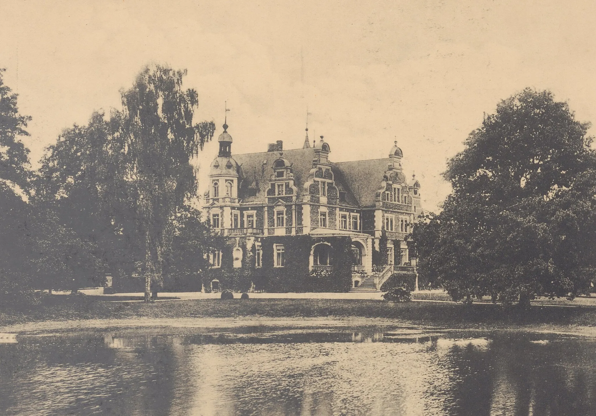 Photo showing: Adres wydawniczy: Poznań : L. Durczykiewicz w Czempiniu, 1912 (Poznań : "Praca") Opis fizyczny: 42 s., [121] s. fot. ; 36 cm