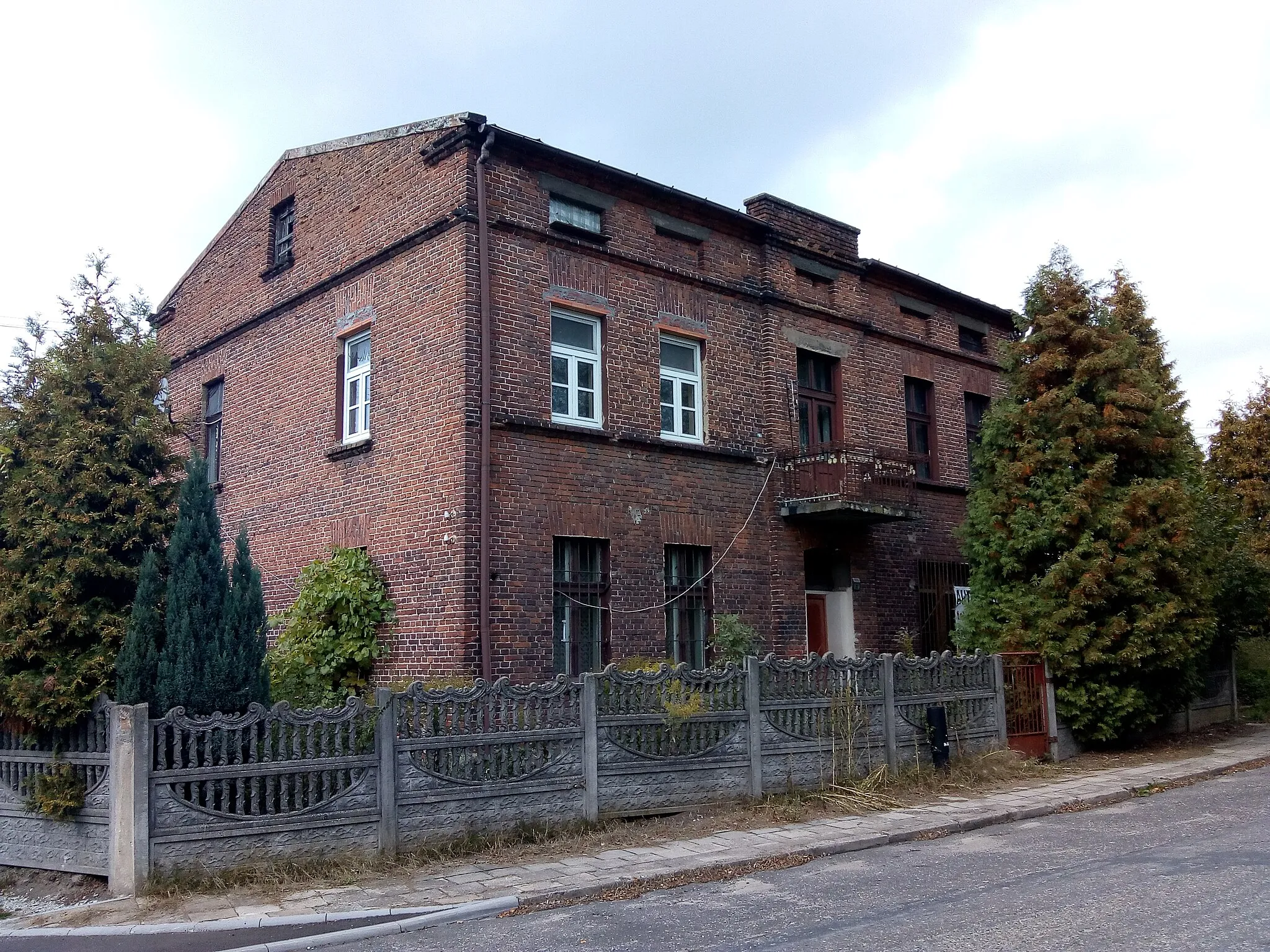 Photo showing: Old building in Ląd, Poland