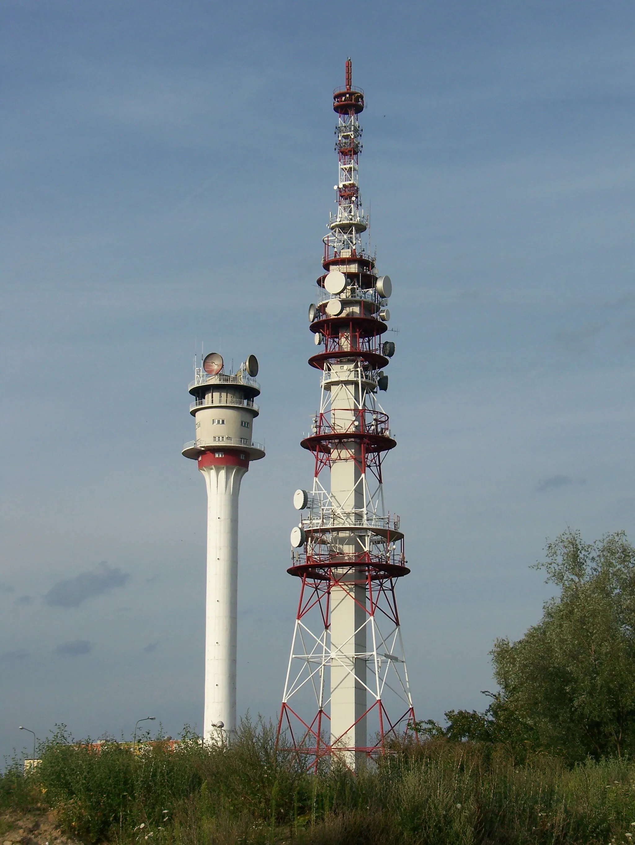 Photo showing: Wieże RTV na Piątkowie. Widok z ulicy Hulewiczów.