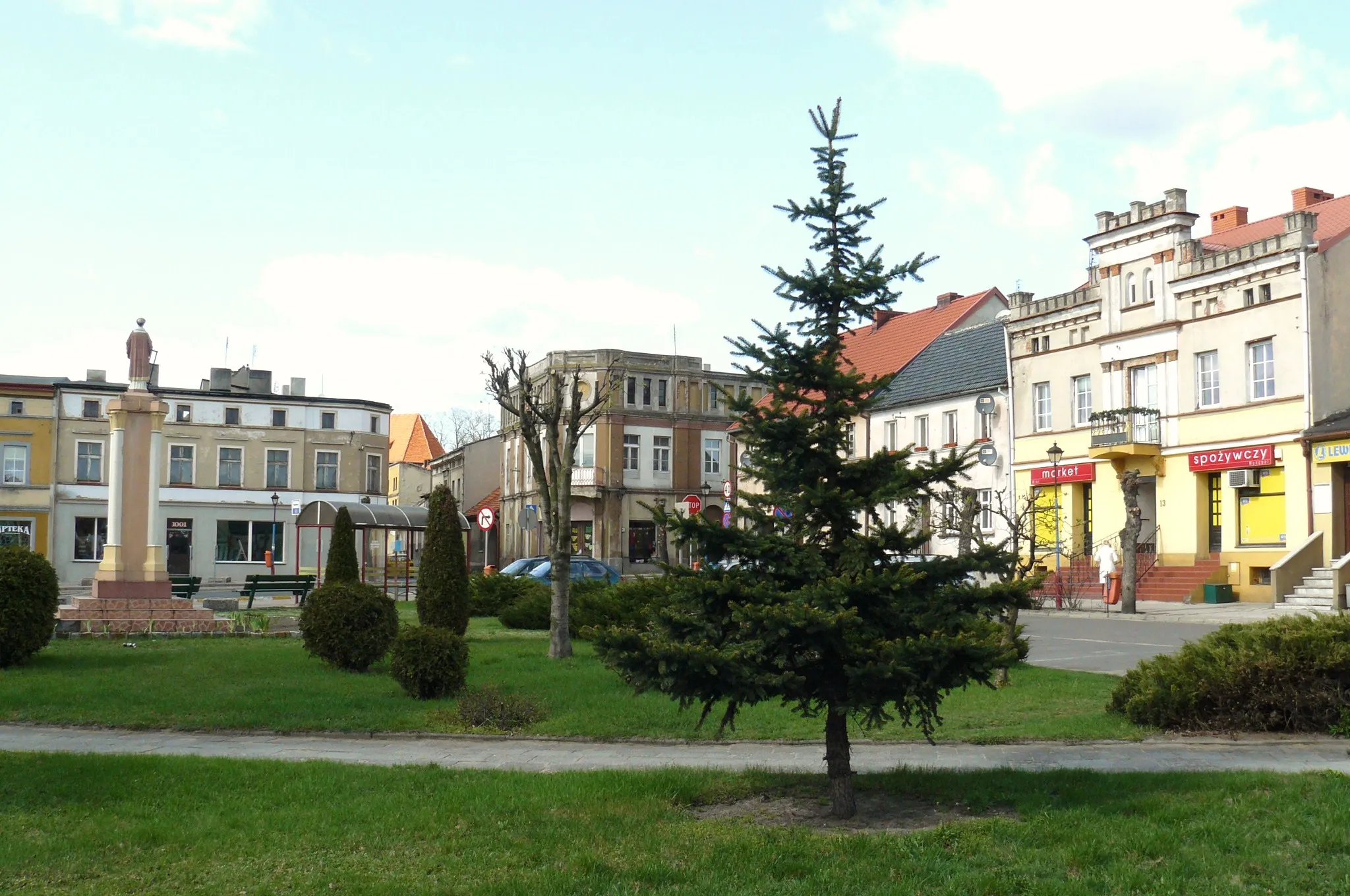 Photo showing: Krzywin - market square.