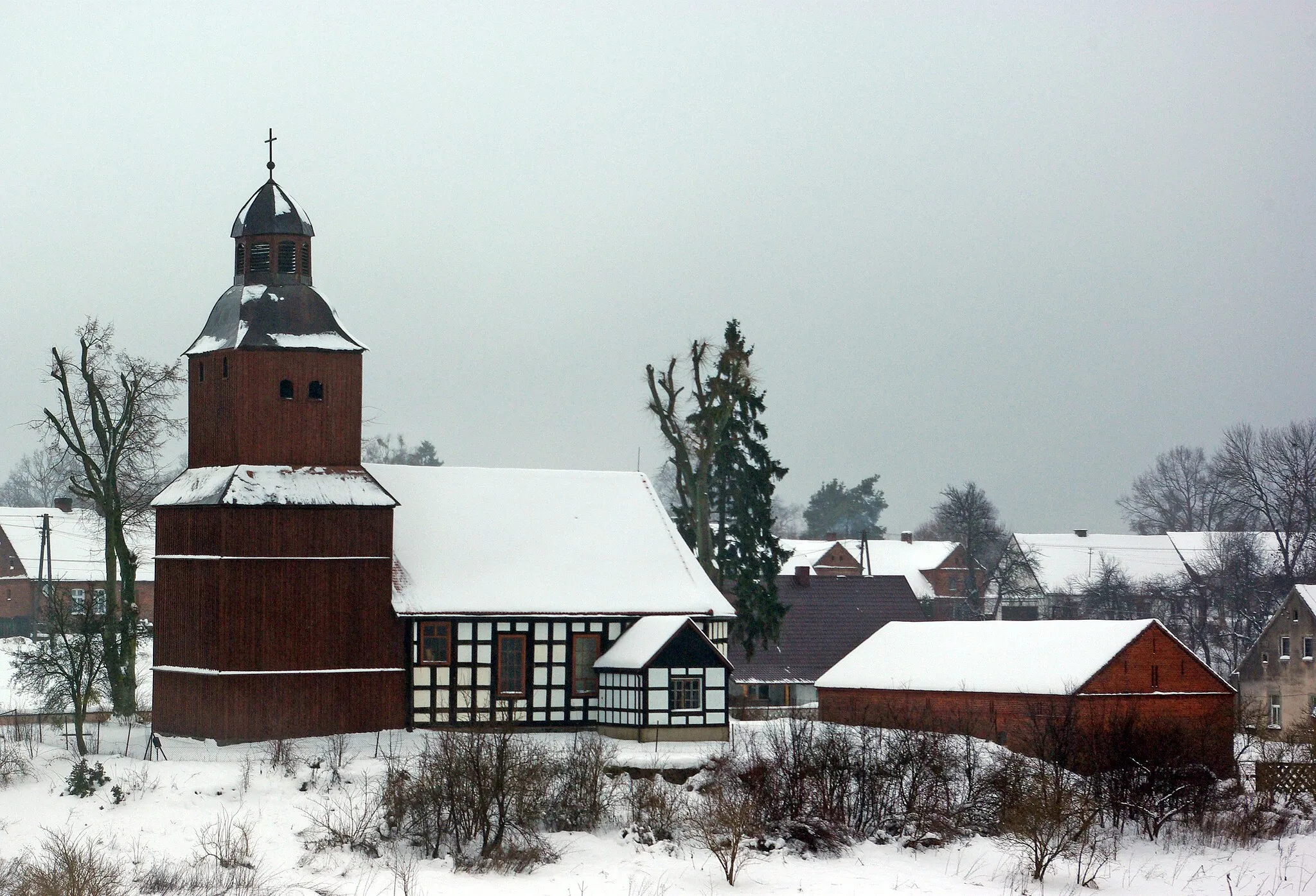 Photo showing: Church in Dzierżążno (Dzierzazno) Wielkie, Wielkopolska, Poland. Back view