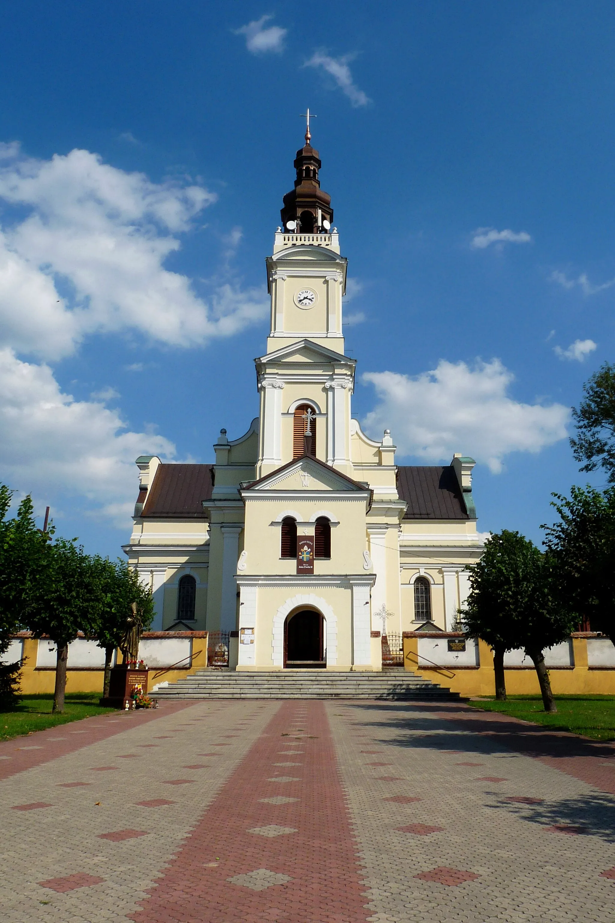 Photo showing: kościół parafialny pw. Narodzenia NMP