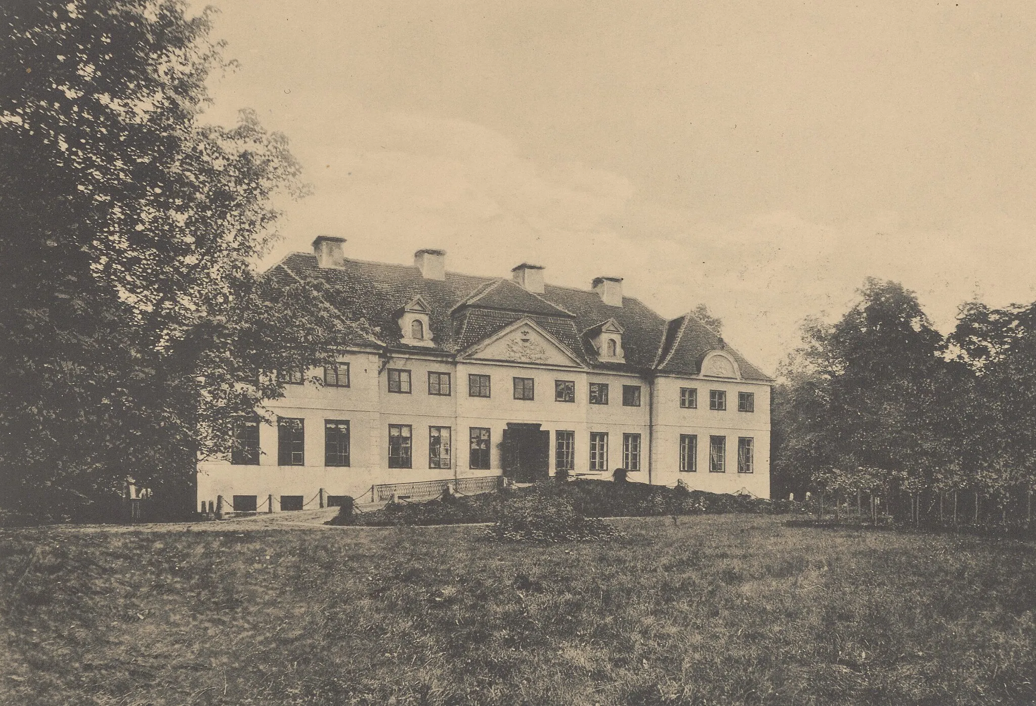 Photo showing: Adres wydawniczy: Poznań : L. Durczykiewicz w Czempiniu, 1912 (Poznań : "Praca") Opis fizyczny: 42 s., [121] s. fot. ; 36 cm