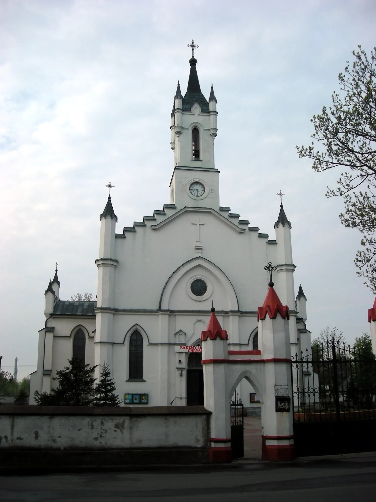 Photo showing: The church in Krośniewice, Poland.