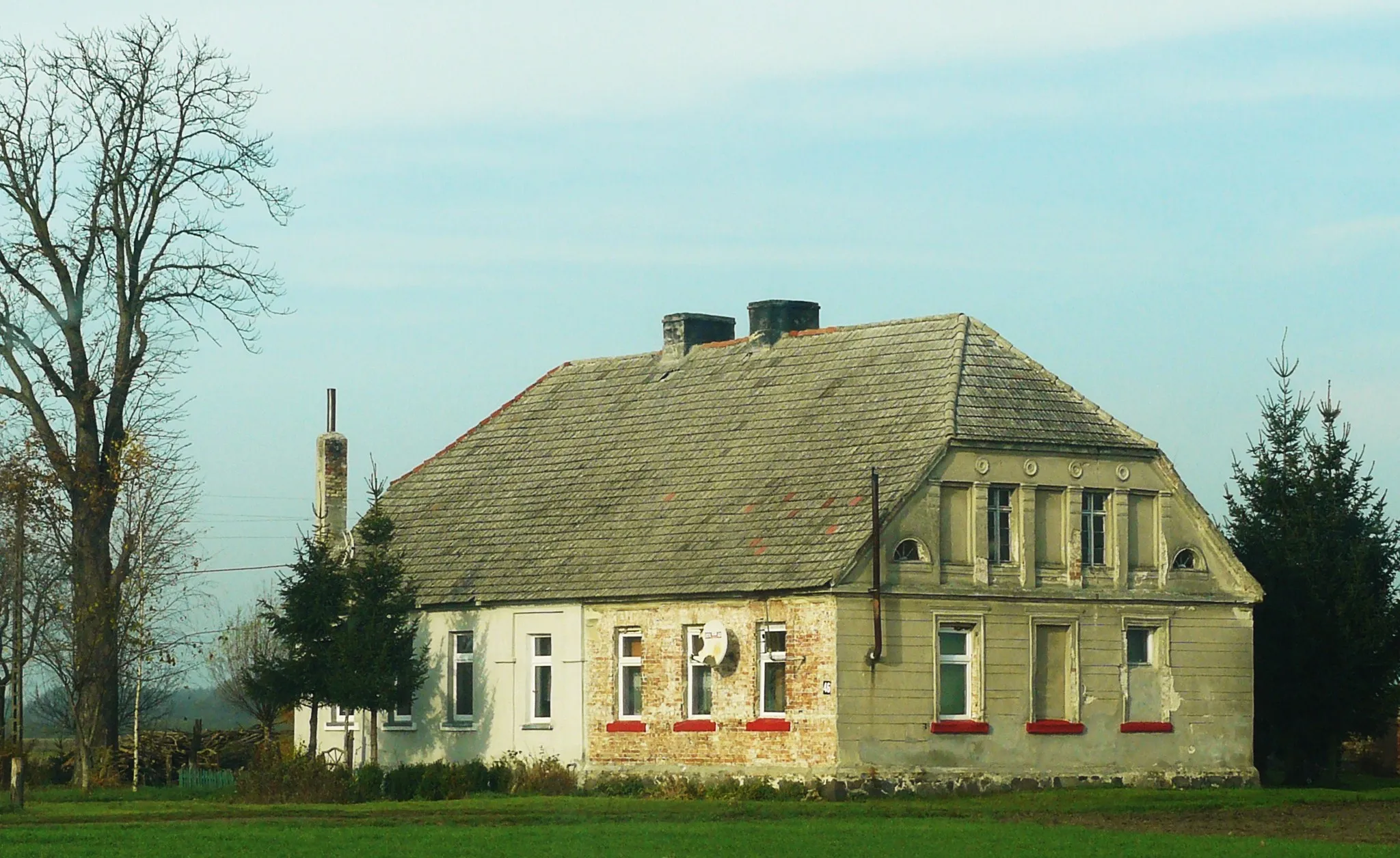 Photo showing: Goszczanowiec - rozproszona zabudowa.