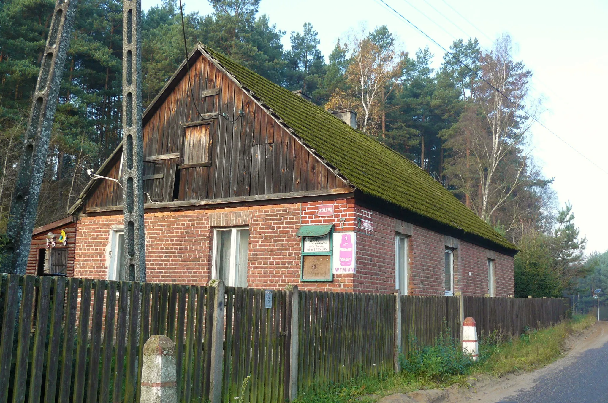 Photo showing: Stara architektura w Sowiej Górze. Puszcza Notecka.