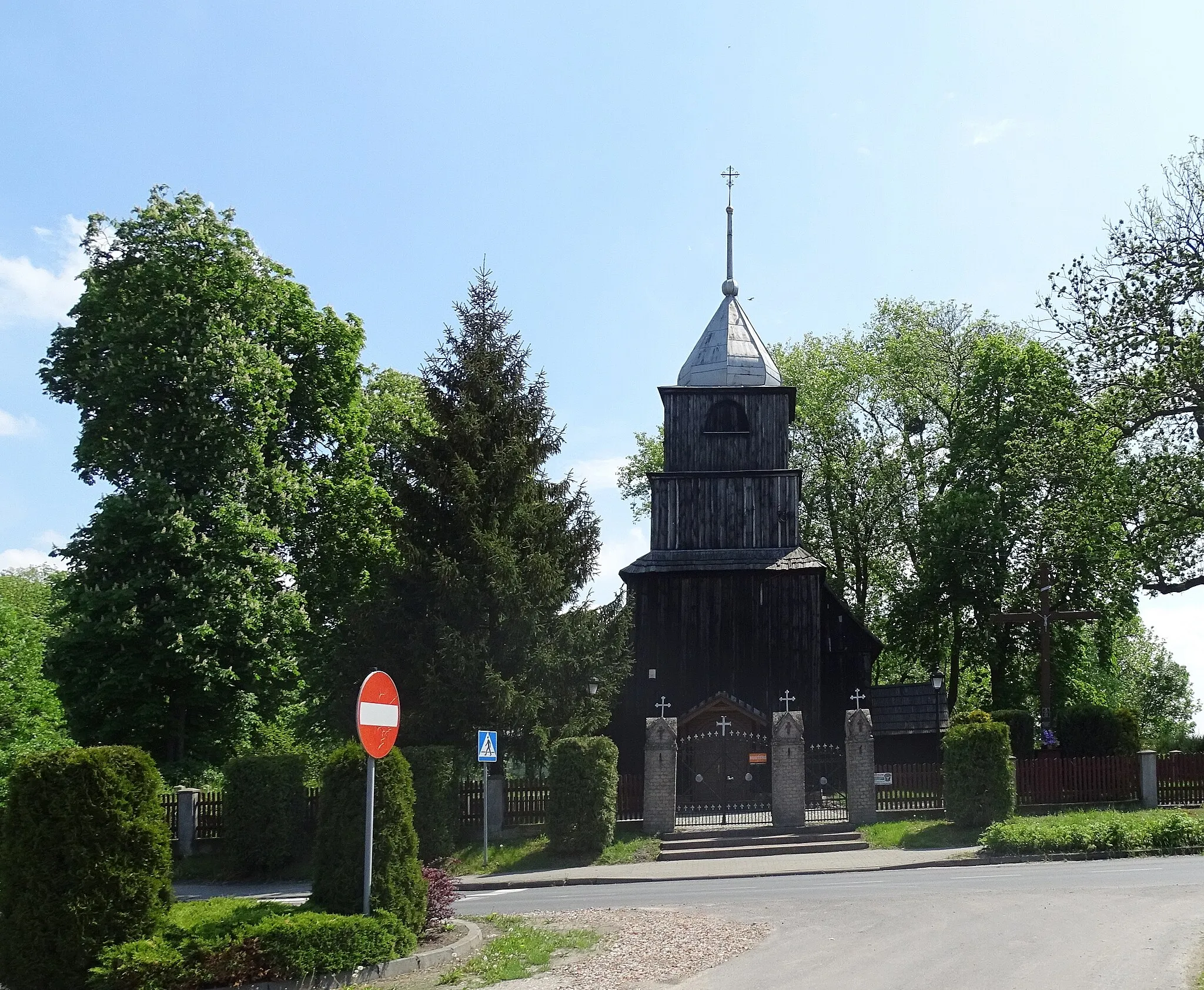 Photo showing: Podlesie Kościelne, Wągrowiec county, Poland. Church of Saint Ann. Founded in 1712 by Jan Rydzyński of the Wierzbna coat of arms, owner of Podlesie Kościelne among others.