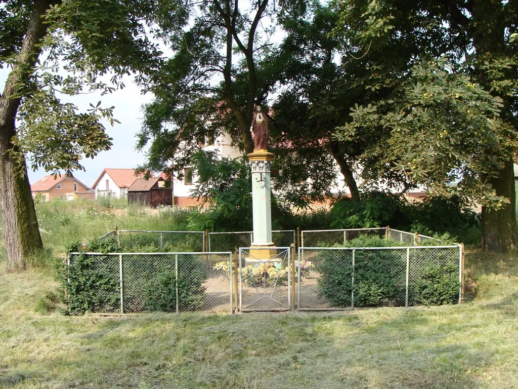 Photo showing: Psarskie, roadside shrine.