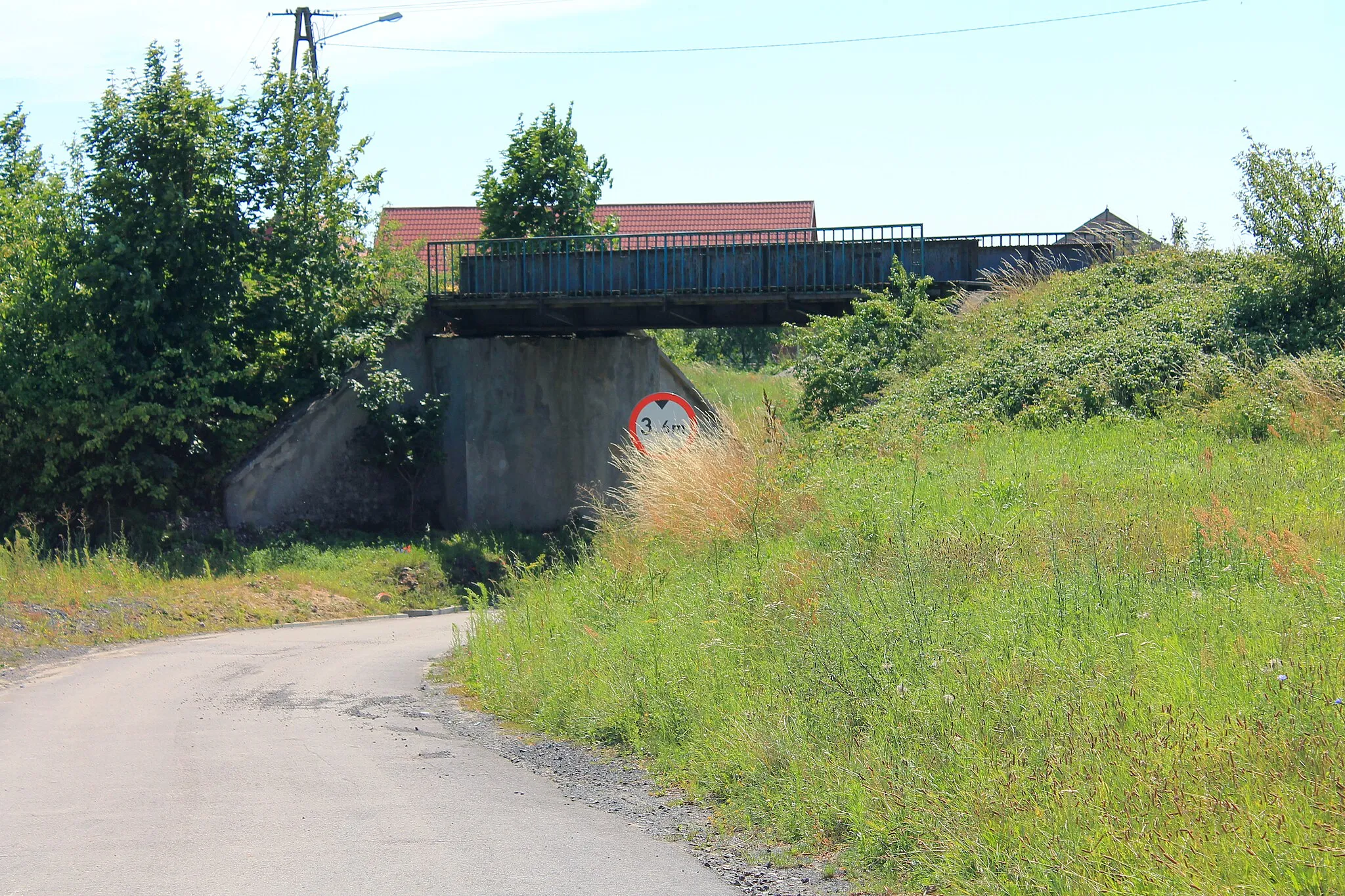 Photo showing: Wiadukt nad drogą, linia kolejowa nr 377