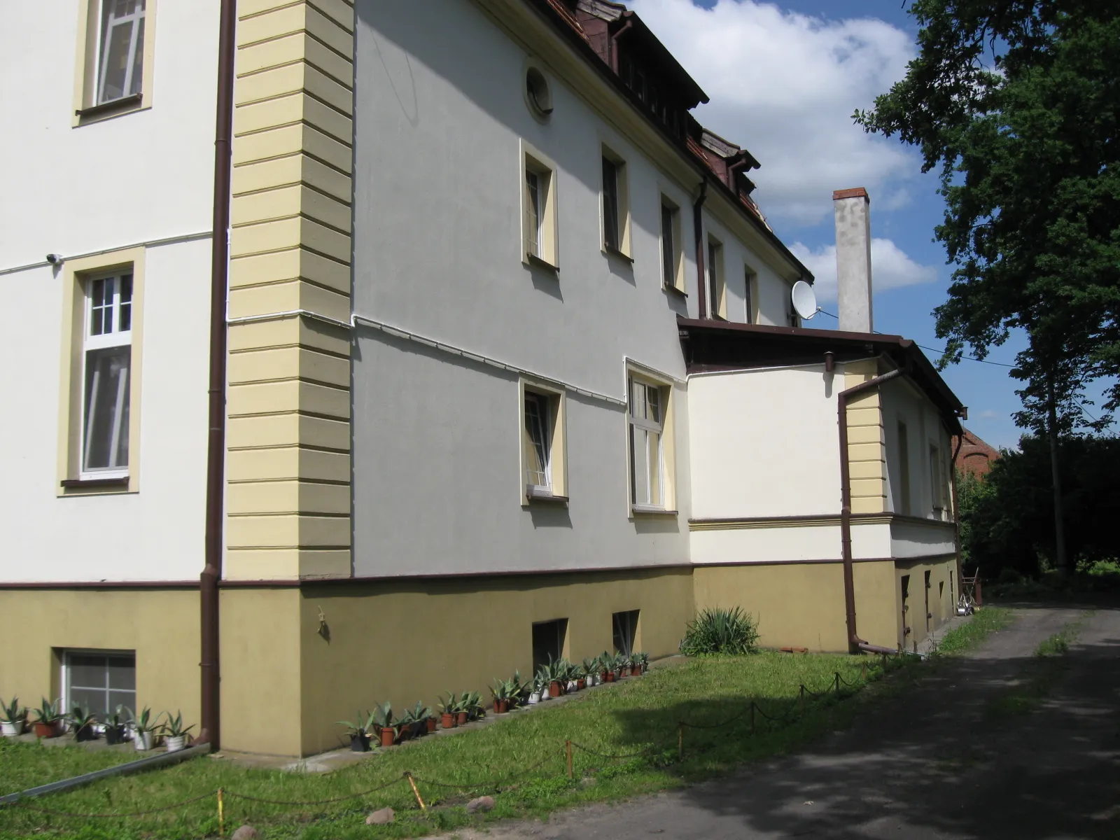 Photo showing: Manor house in Chocicza Wielka - south side