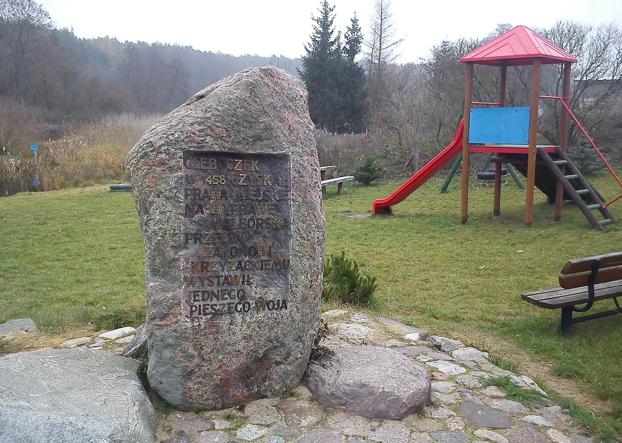 Photo showing: Głęboczek (Puszcza Zielonka). Monument commemorating the town rights (1458).