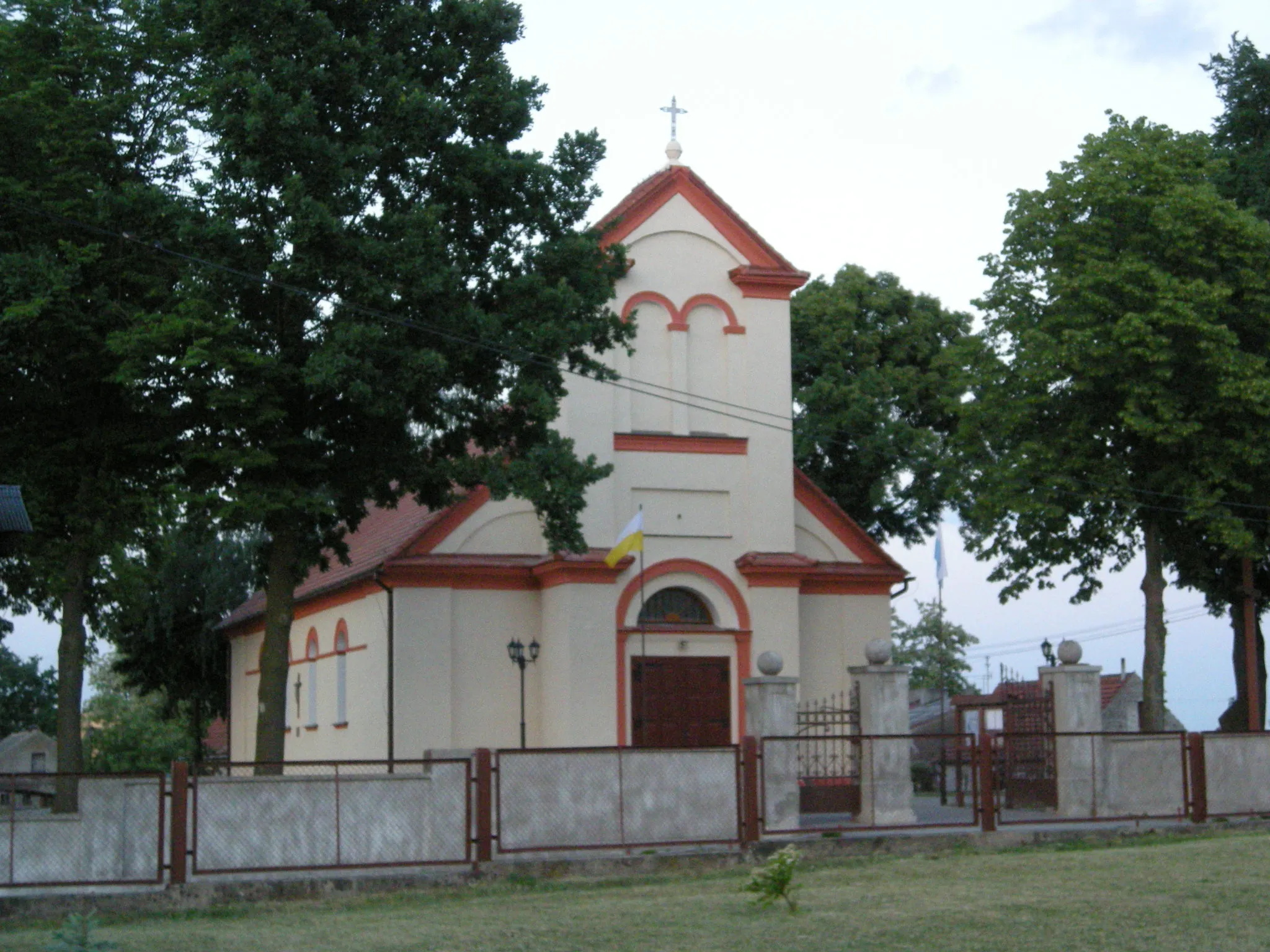 Photo showing: The church in Panigródz, Poland.
