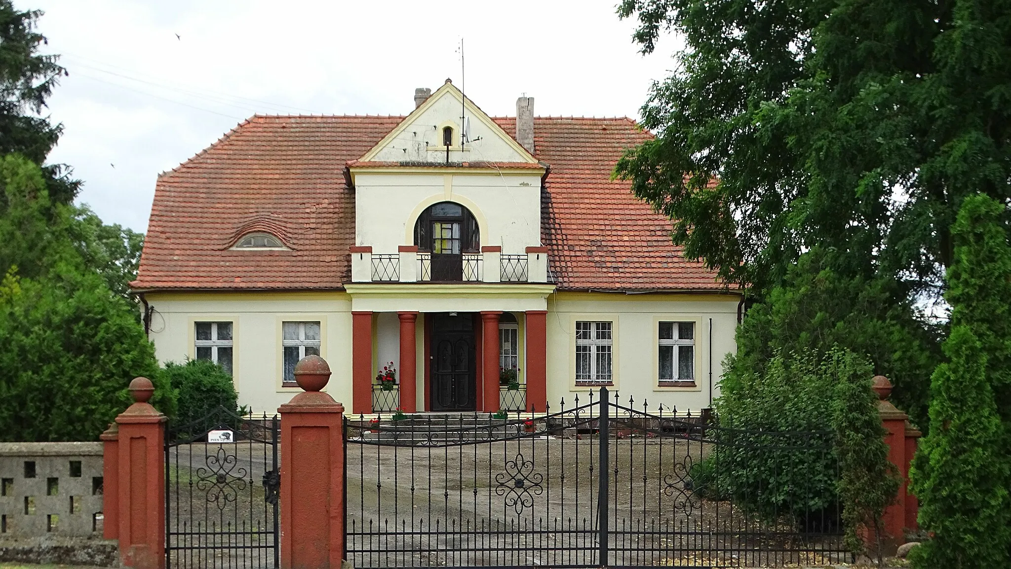 Photo showing: Plebania parafii św. Wojciecha w Brześciu (województwo kujawsko-pomorskie)