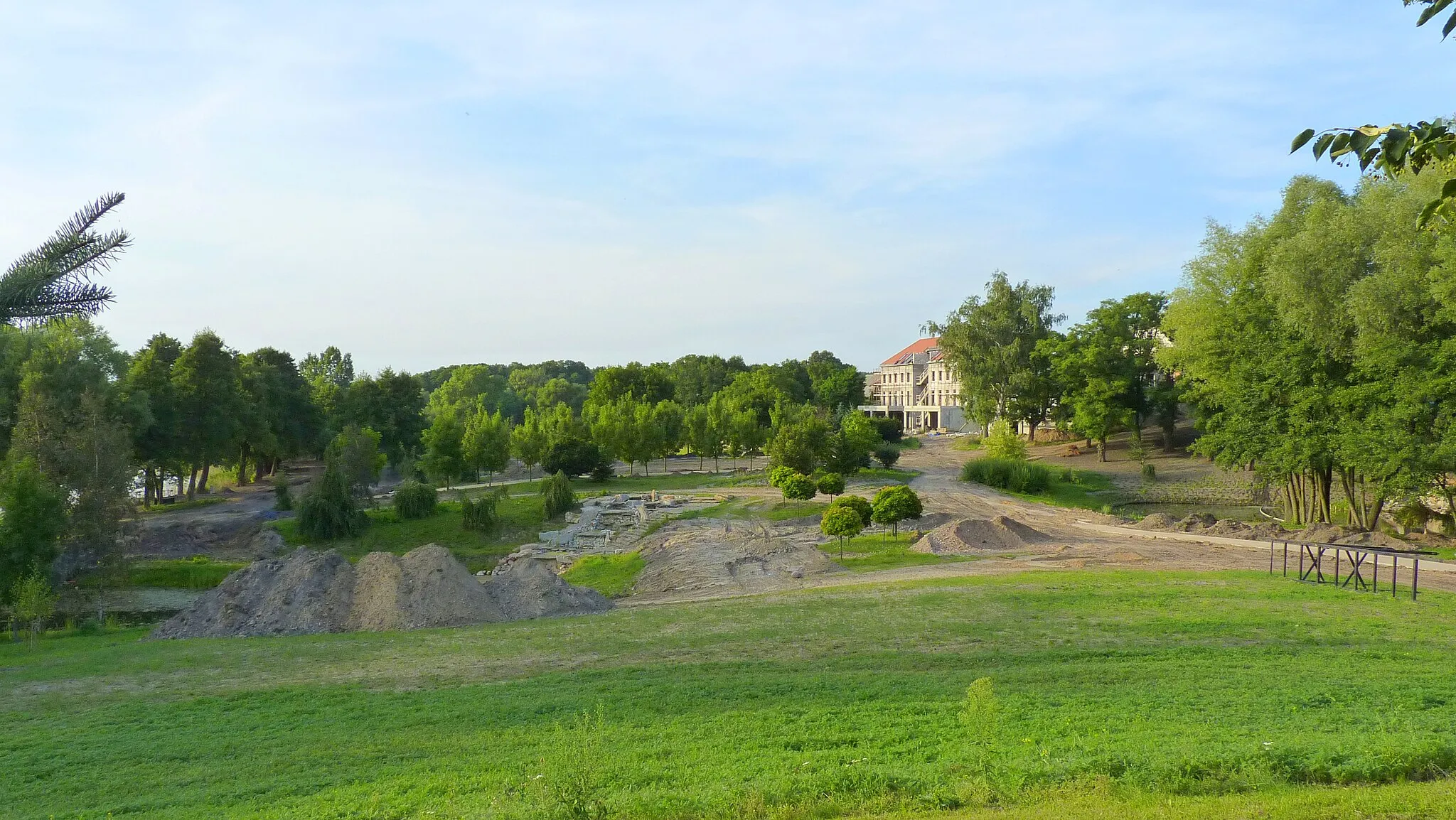 Photo showing: Widok z okolicy kościoła  św. Jana Chrzciciela w Chomiąży Szlacheckiej