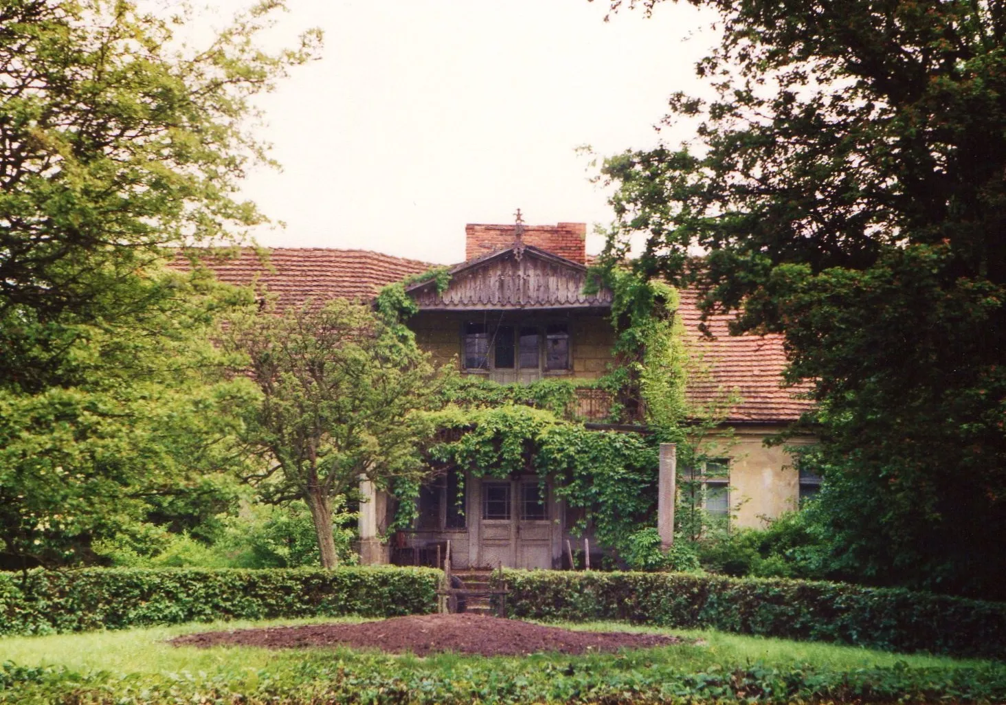 Photo showing: Dwór w Kawnicach. 29.5.1993r.