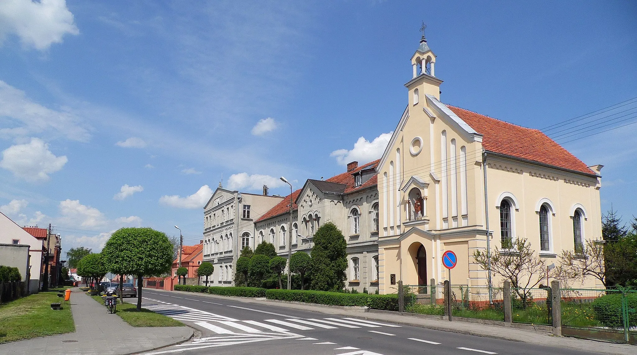 Photo showing: Team of the Sisters of Mercy Hospital: Hospital of the chapel in 1888, the house of sisters from 1896 Poniec / area. gostyński / province. Greater Poland / Poland