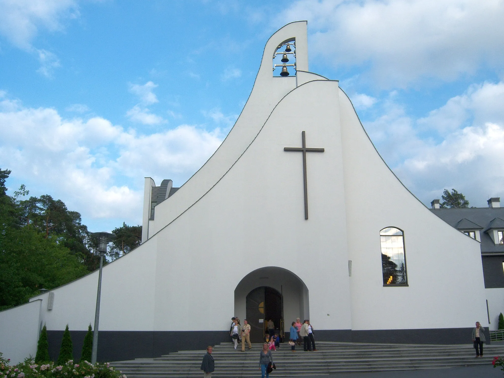 Photo showing: Kościół Matki Bożej Dziesięciu Cnót Ewangelicznych w Lesie Grąblińskim