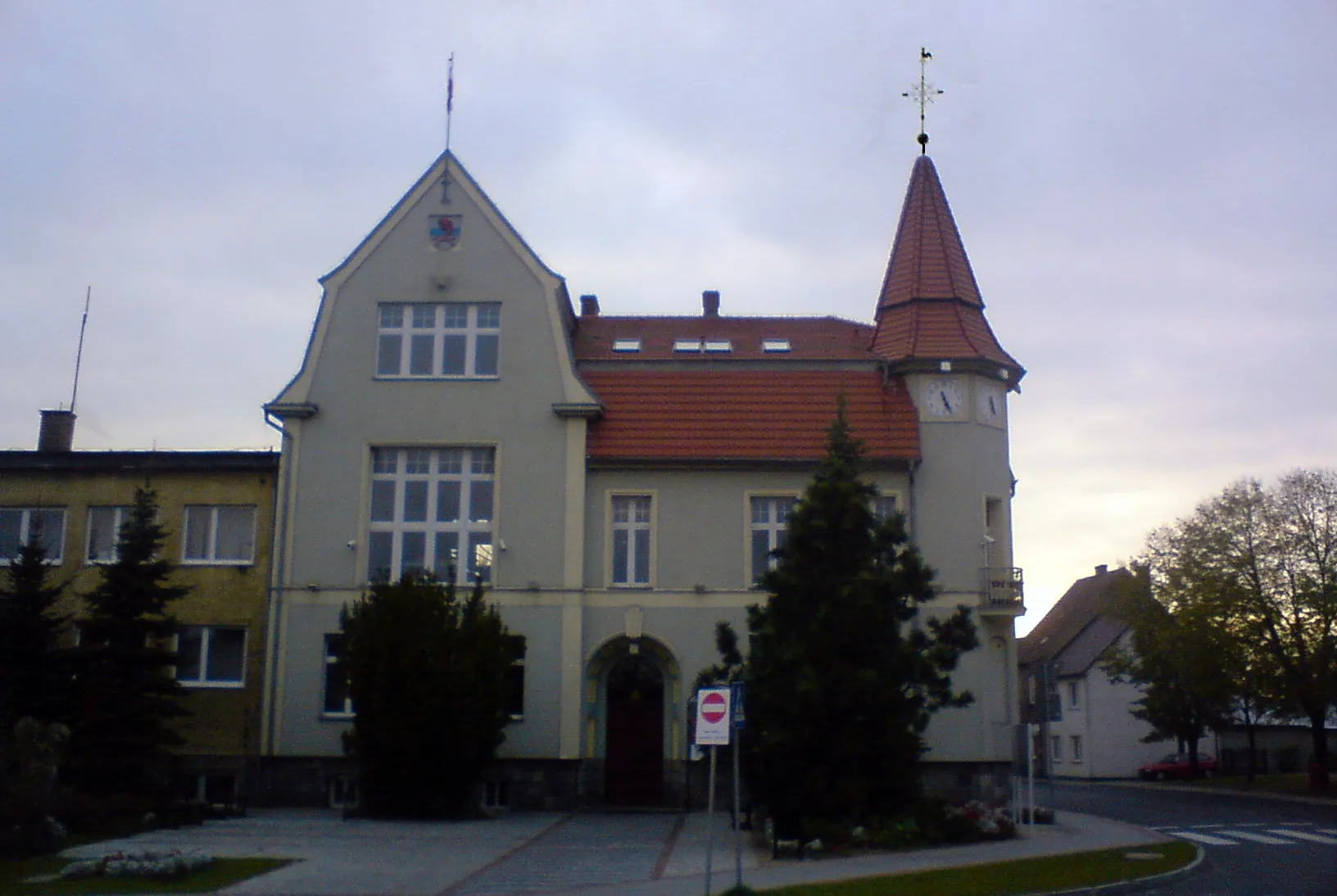 Photo showing: Ratusz w Dobrzanach