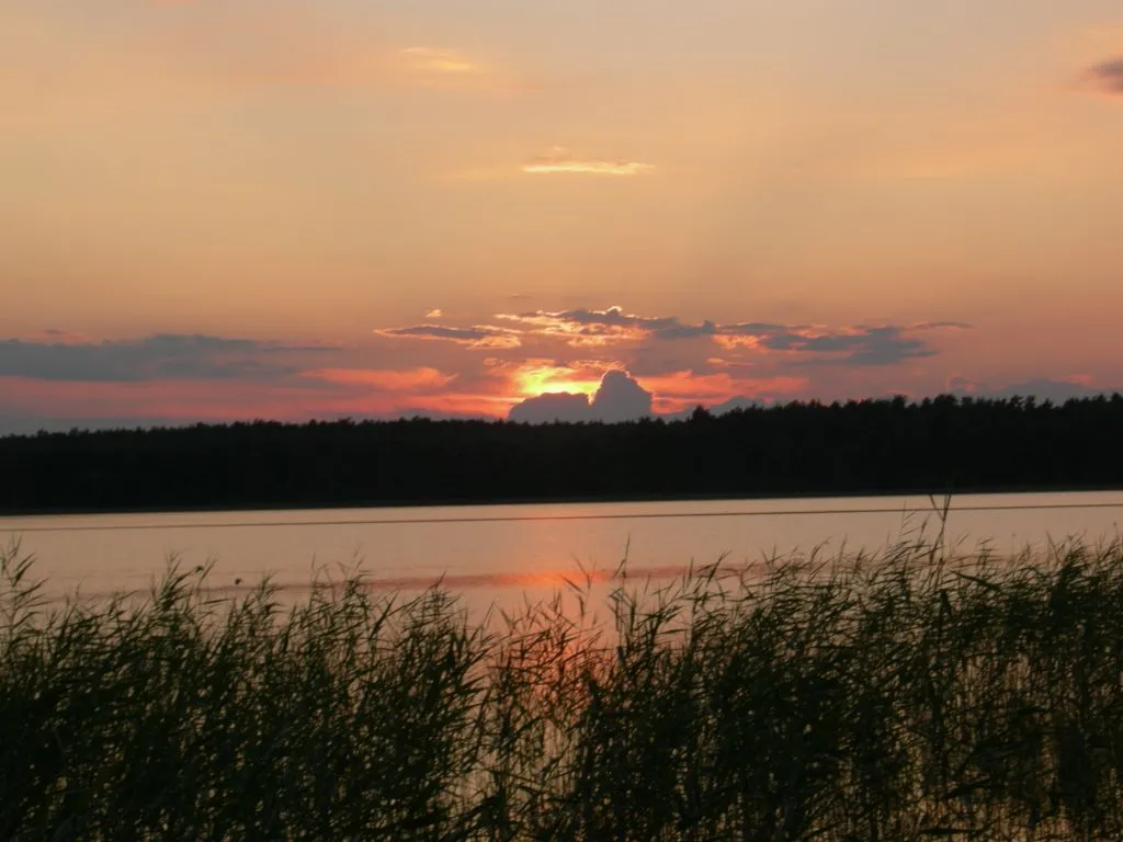 Photo showing: Sunset at Great Bytyń Lake (Bytyń), Poland.