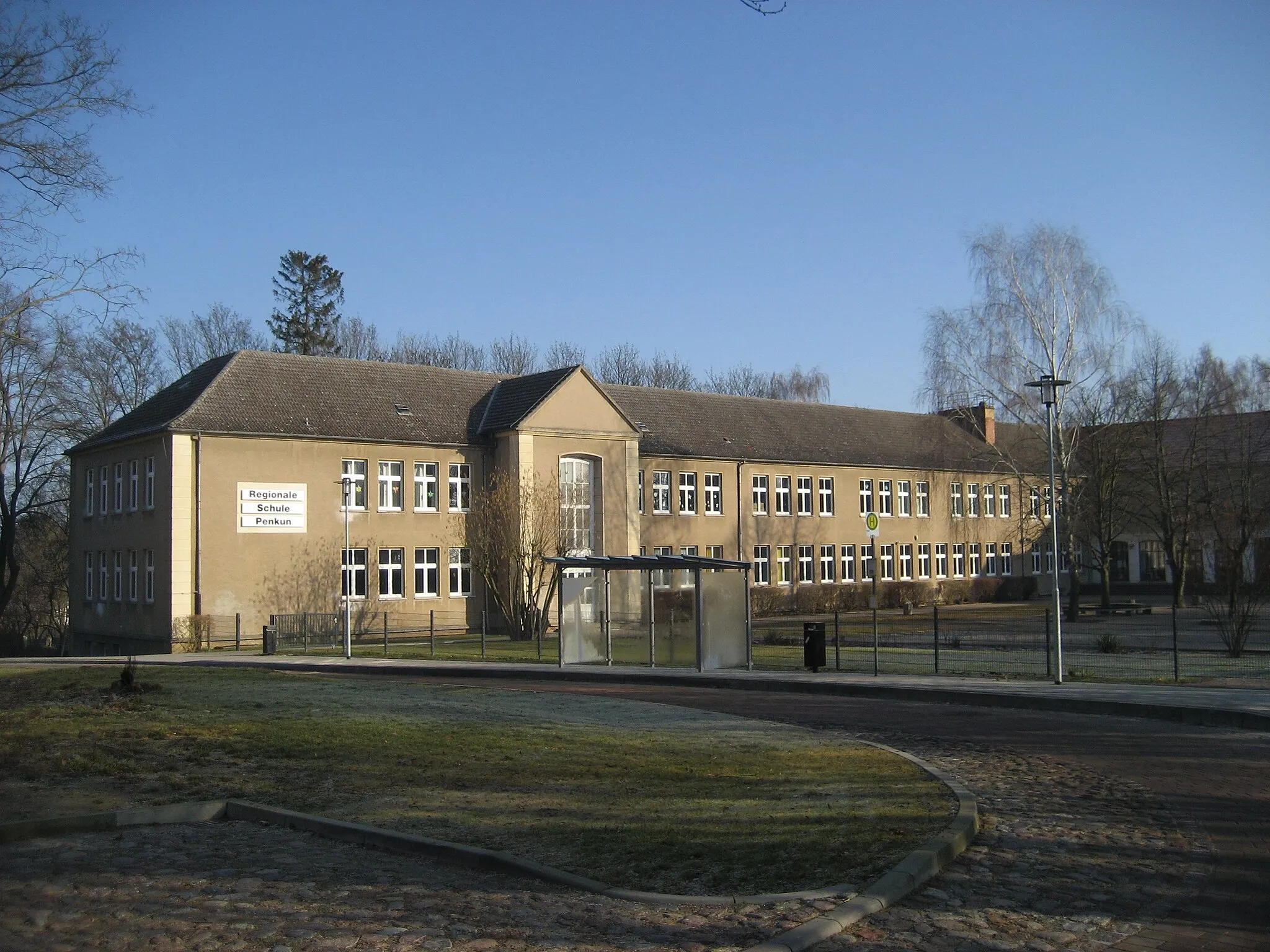 Photo showing: Regionale Schule Penkun. Bis 1990 Polytechnische Oberschule (POS) "Julian Marchlewski" Penkun.